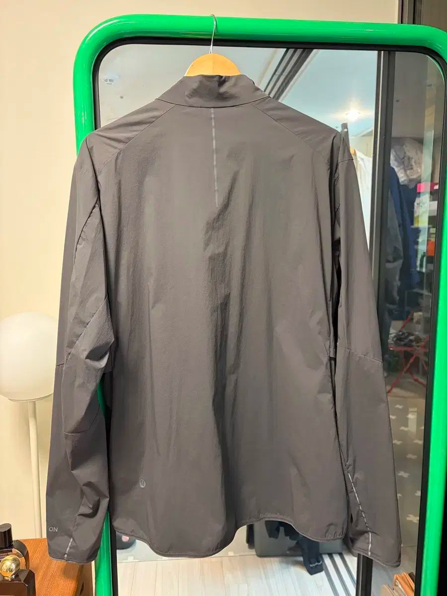 XL ルルレモン ウィンドブレーカー