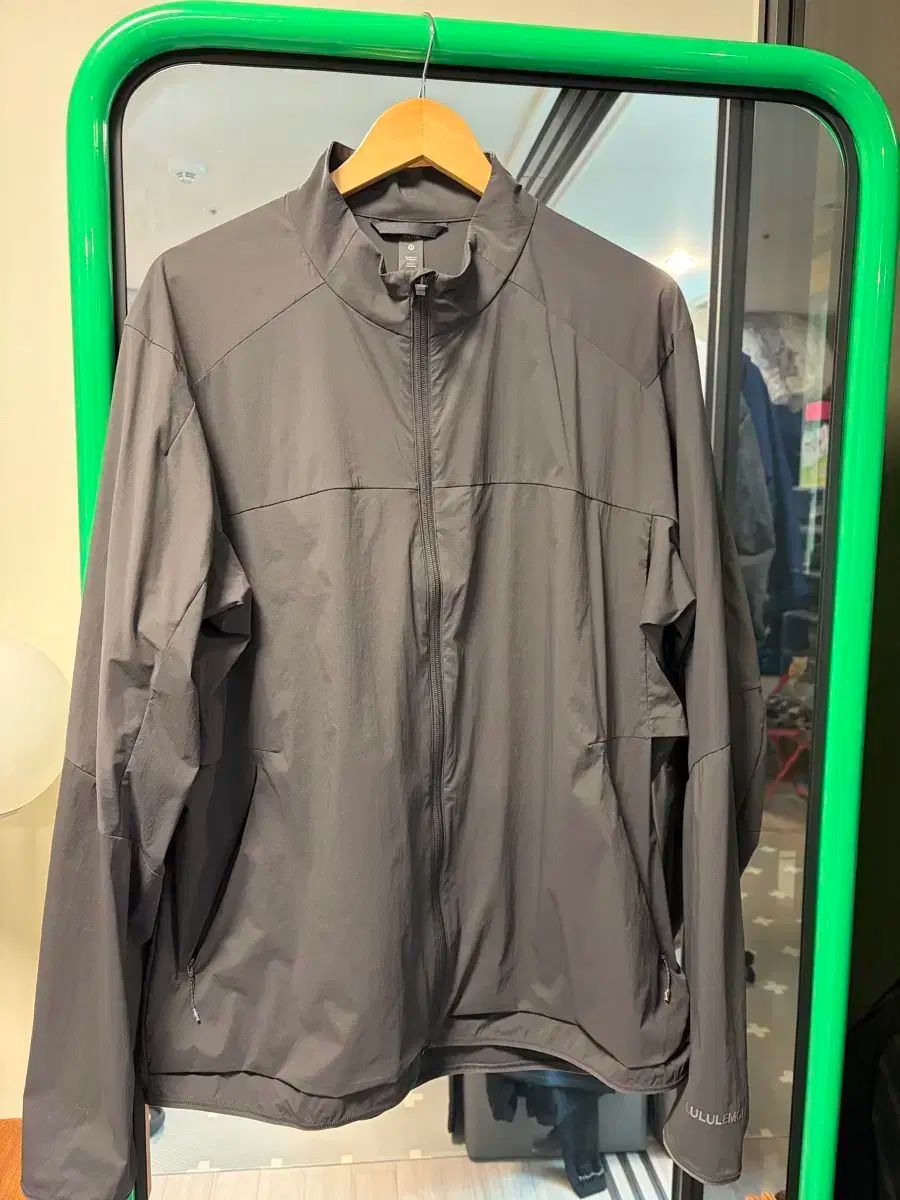 XL ルルレモン ウィンドブレーカー