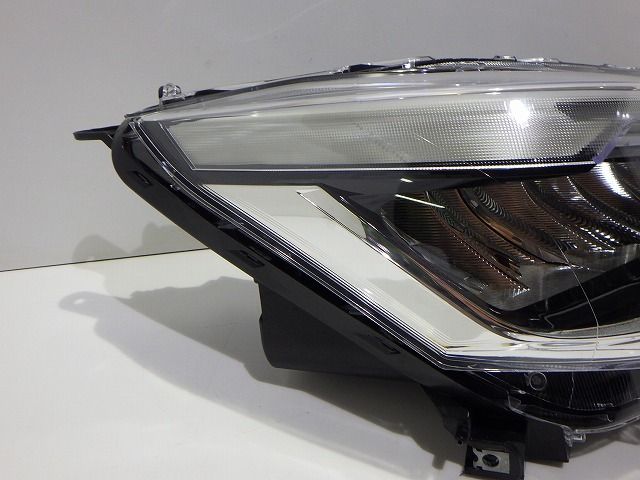 ライズ ロッキー A200A A200S右ヘッドライト ICHIKOH 1991 車 ライズ
