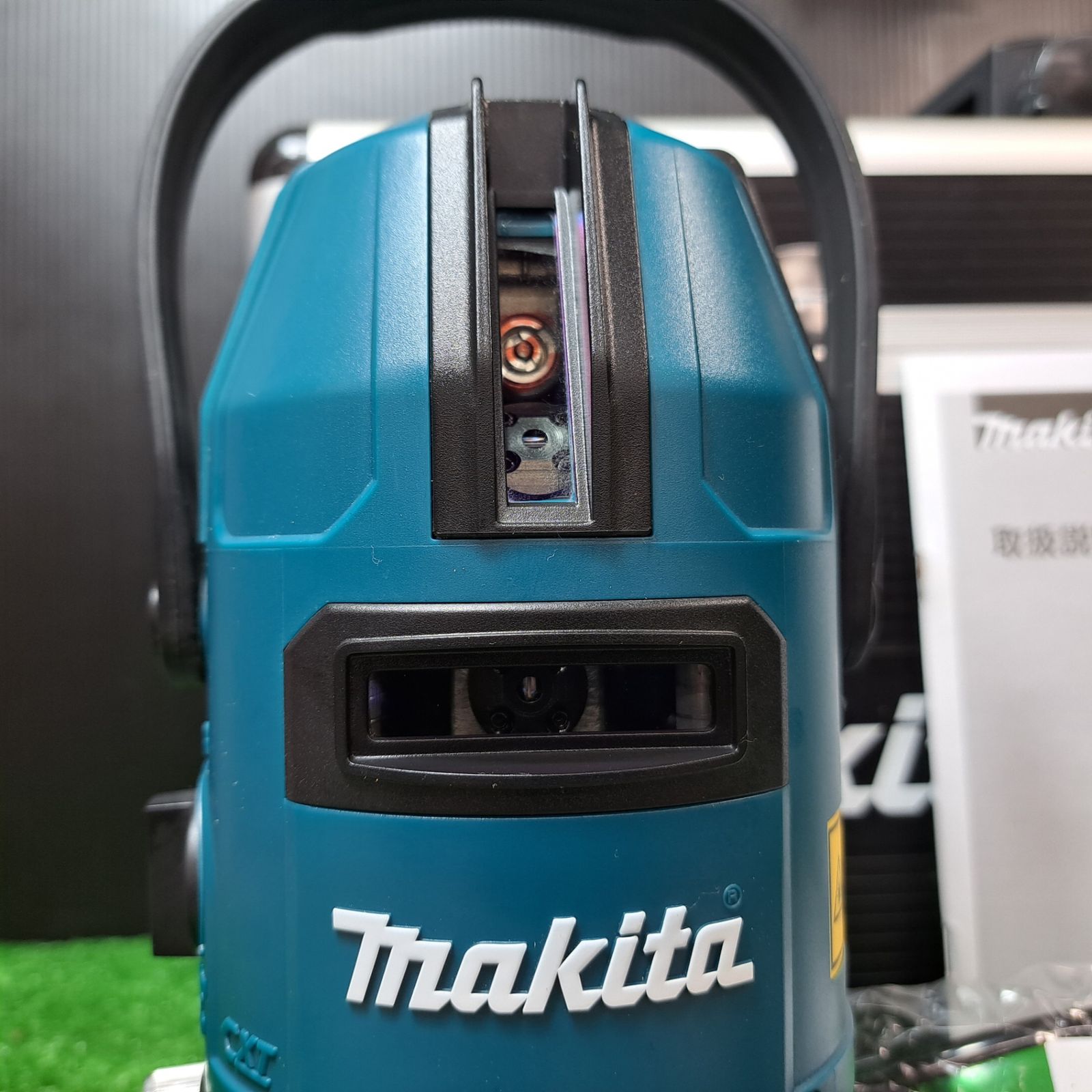 マキタ makita 10.8Vグリーンレーザー墨出し器 SK20GD 高輝度 屋外 おおがね ろく 電池パック ADP09 受光器 アルミケース付き 岩槻店