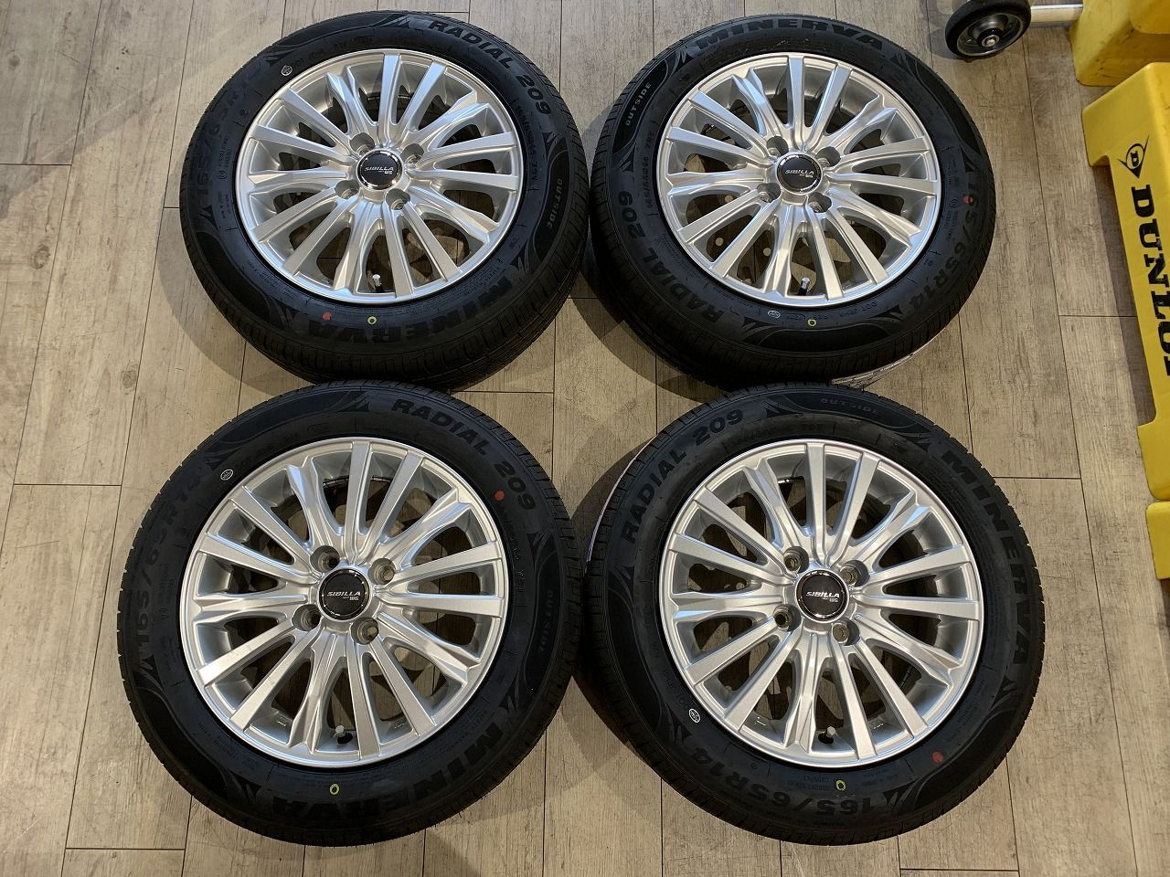 2510034 タイヤ SIBILLA 14インチ 5 J 42 PCD 100 4 H MINERVA 165 65 R 14 タンク ルーミー トール ジャスティ パッソ ブーン ソリオ 等