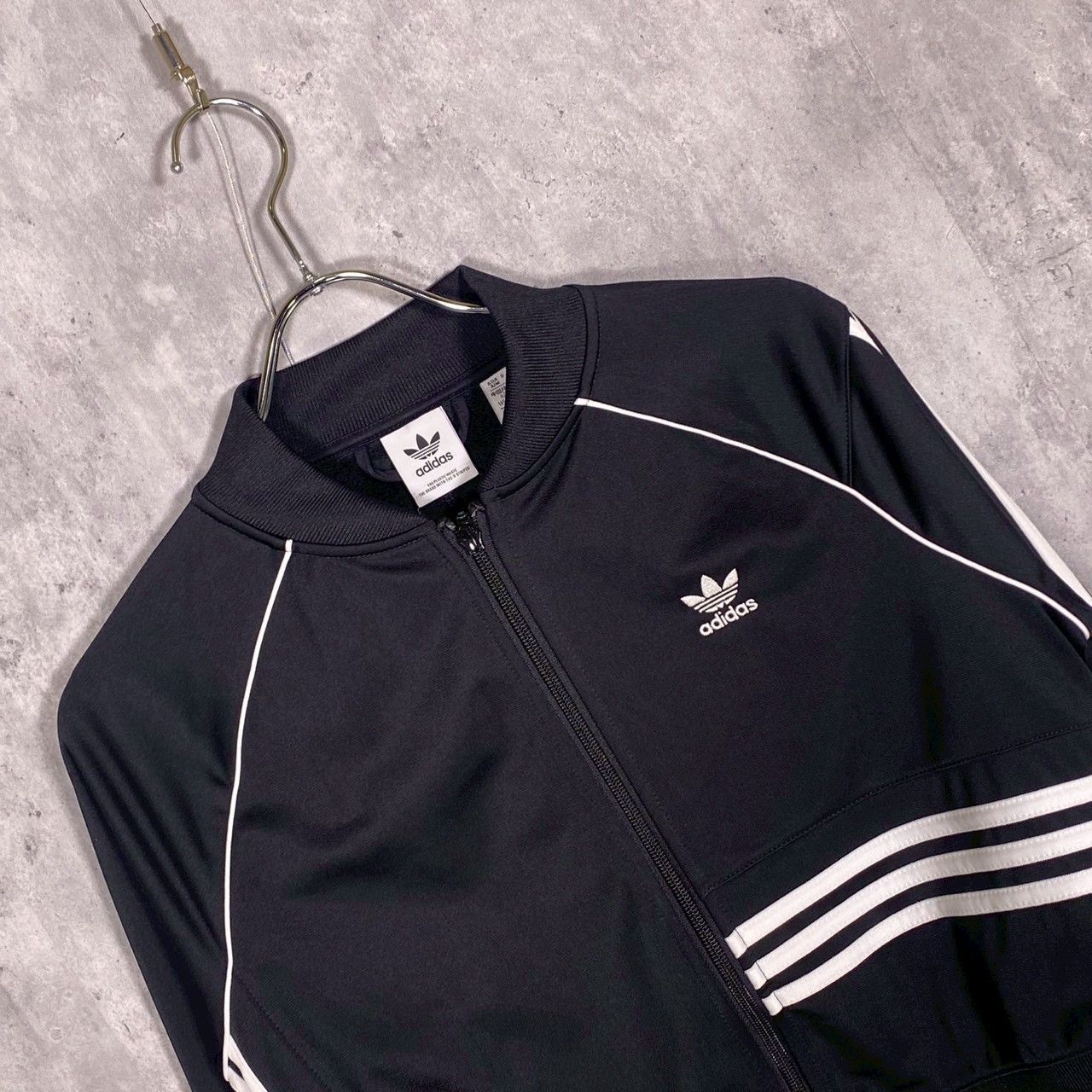 adidas アディダス