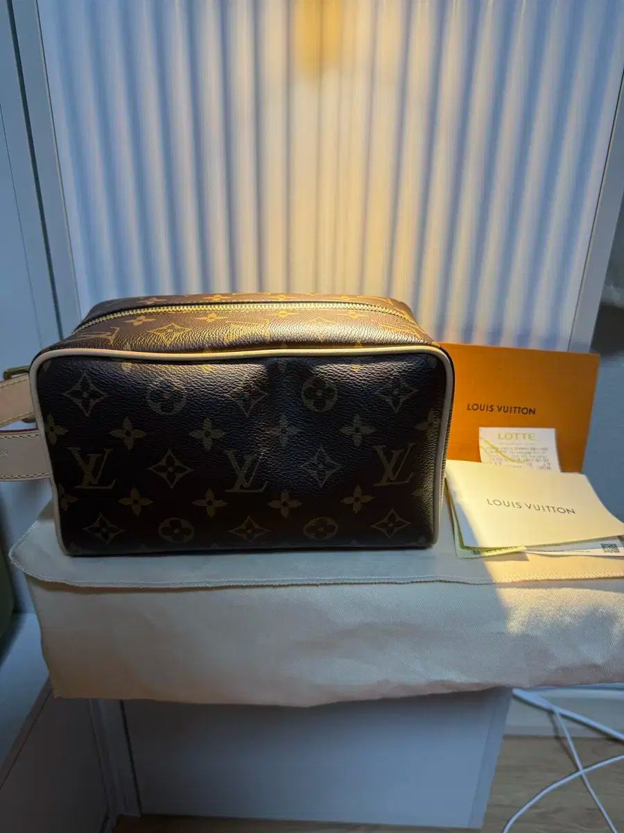 10月 ルイヴィトン モノグラム ロッカー ドプキット ポーチ