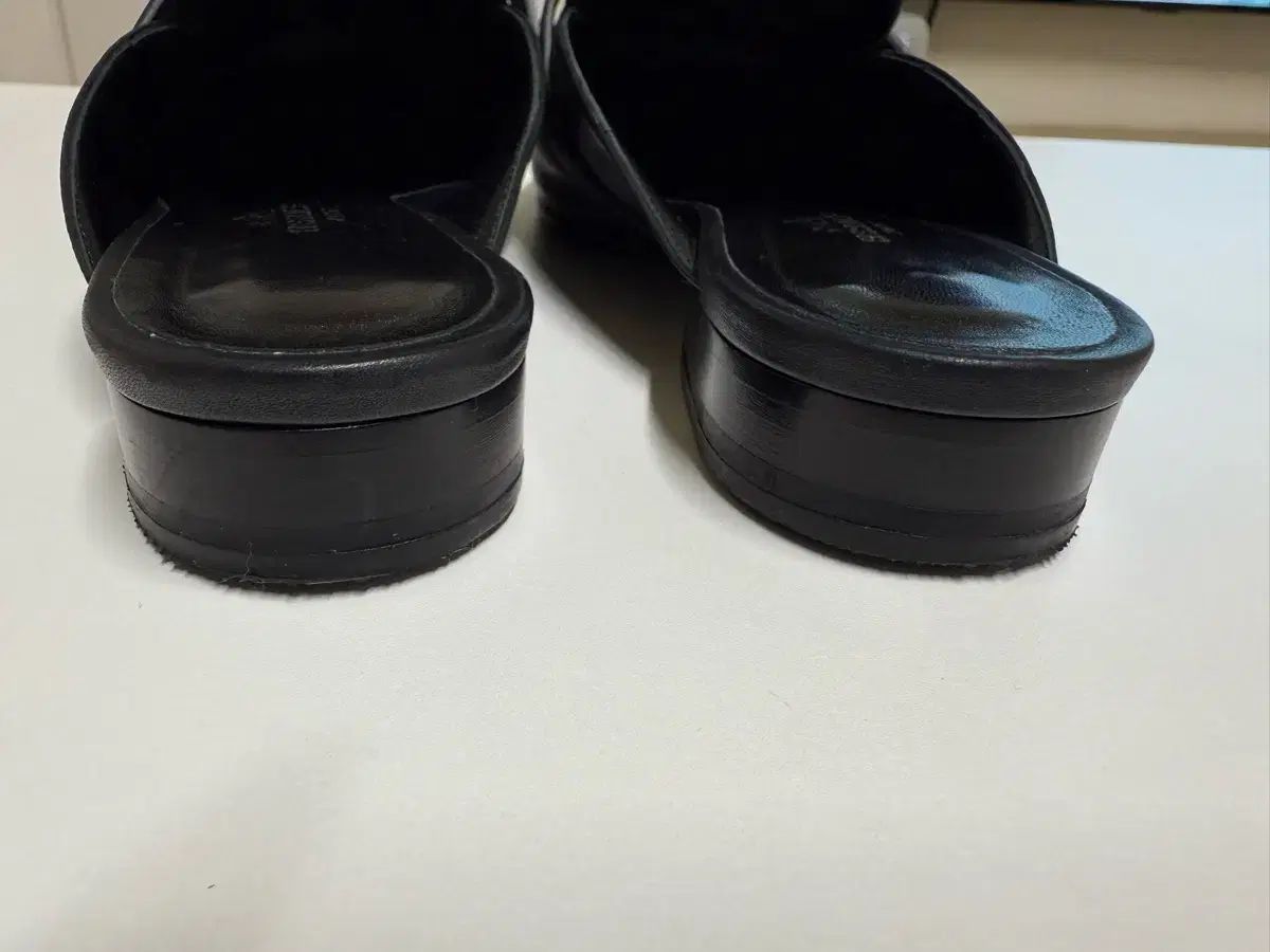 ミュール ケリー