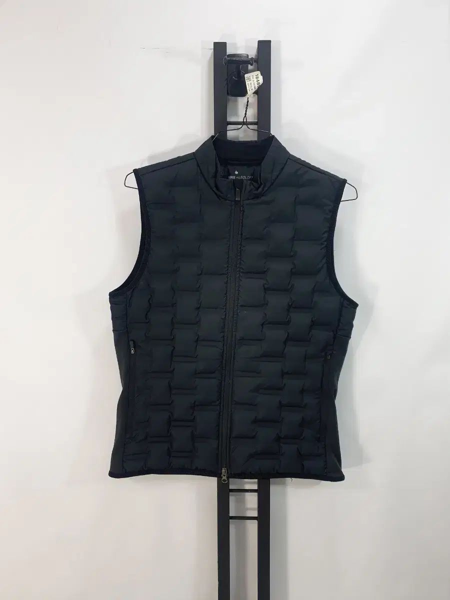 ナイキ エアロロフト 軽量 ダウン ベスト ブラック M