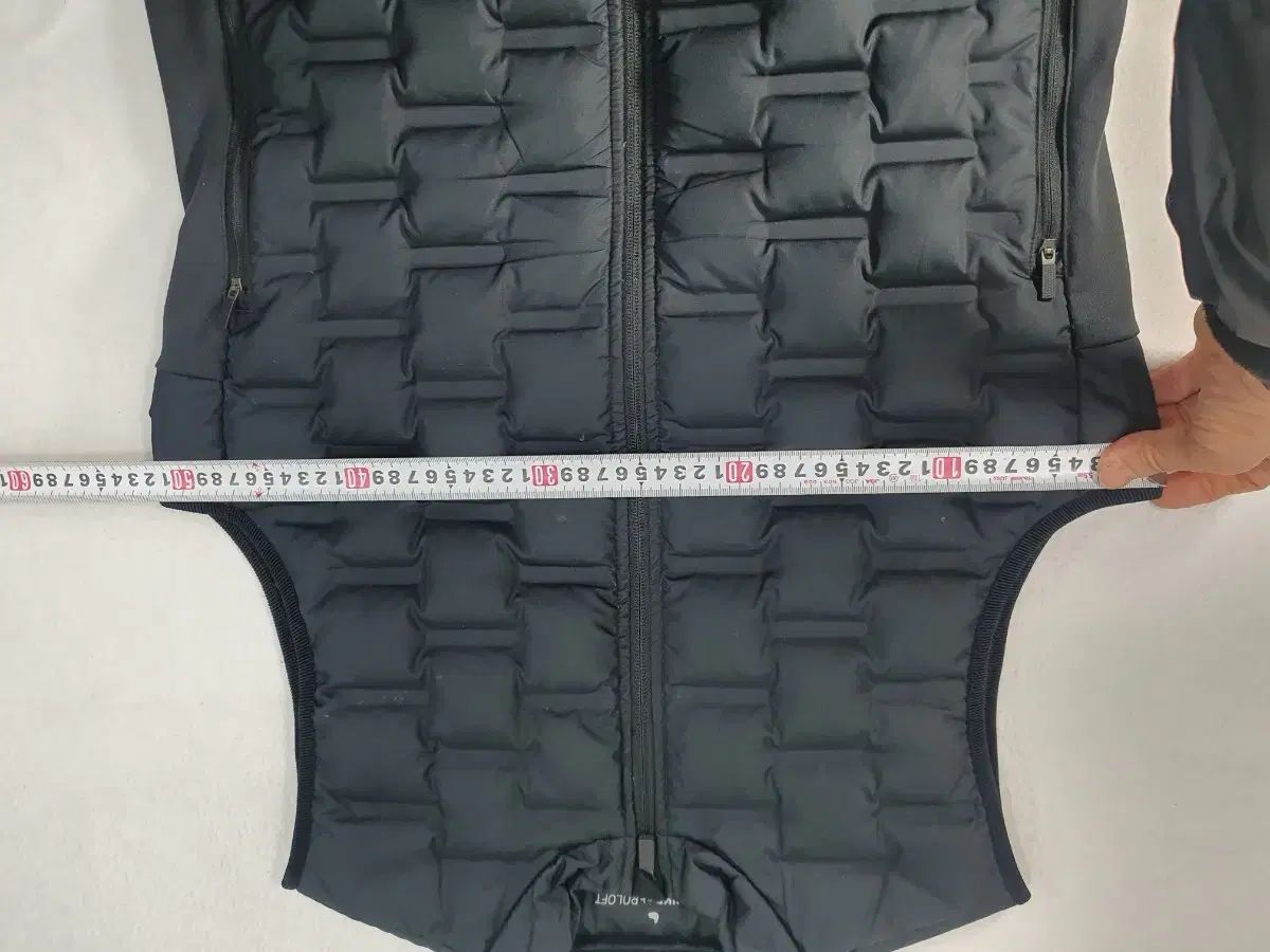 パンプス ナイキ エアロロフト 軽量 ダウン ベスト ブラック M 人気ブランドの新作も！