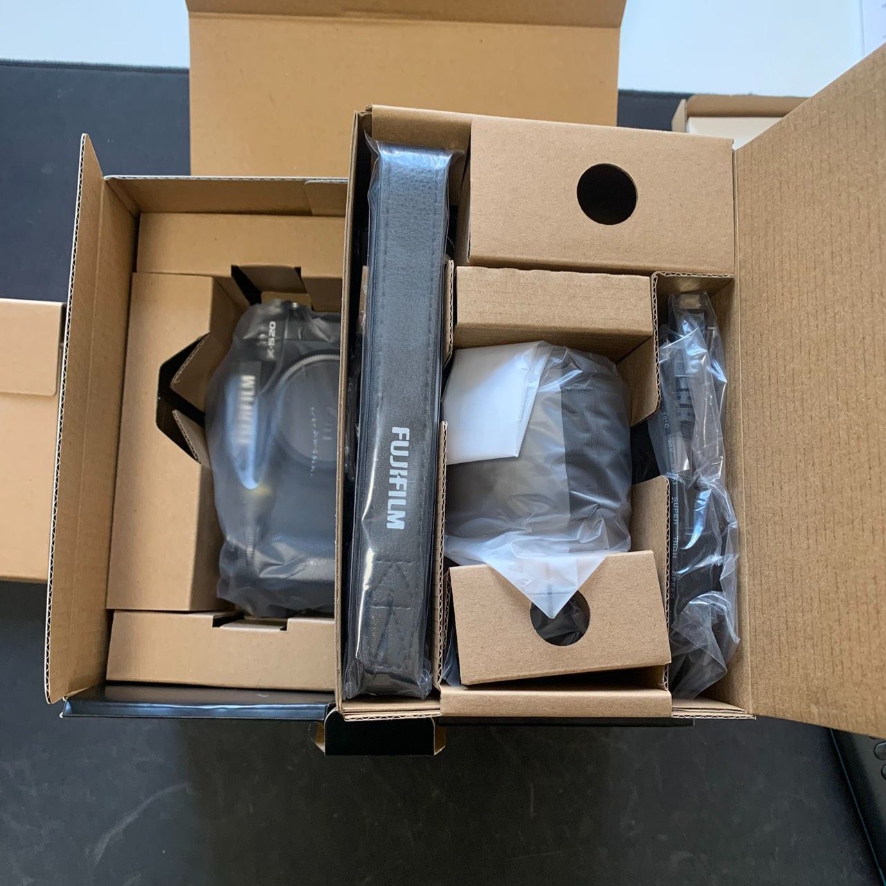 ミラーレスデジタルカメラ X-S20