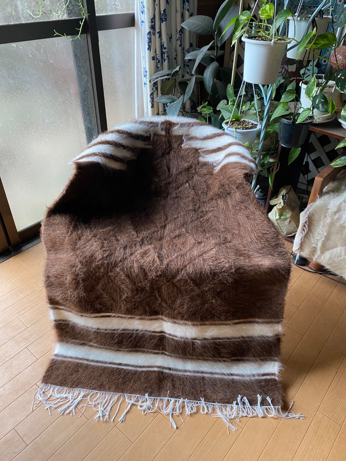 アンゴラヤギのモヘアで織られた新しいシイルトバッタニイェ なチョコレート色 シイルトバッタ で 現地より直輸入卸売価格 ファーストランクから厳選の良いものばかりをリーズナブルにご紹介 四季を通じて大変便利なシイルトバッタニエ ギフトにも最適