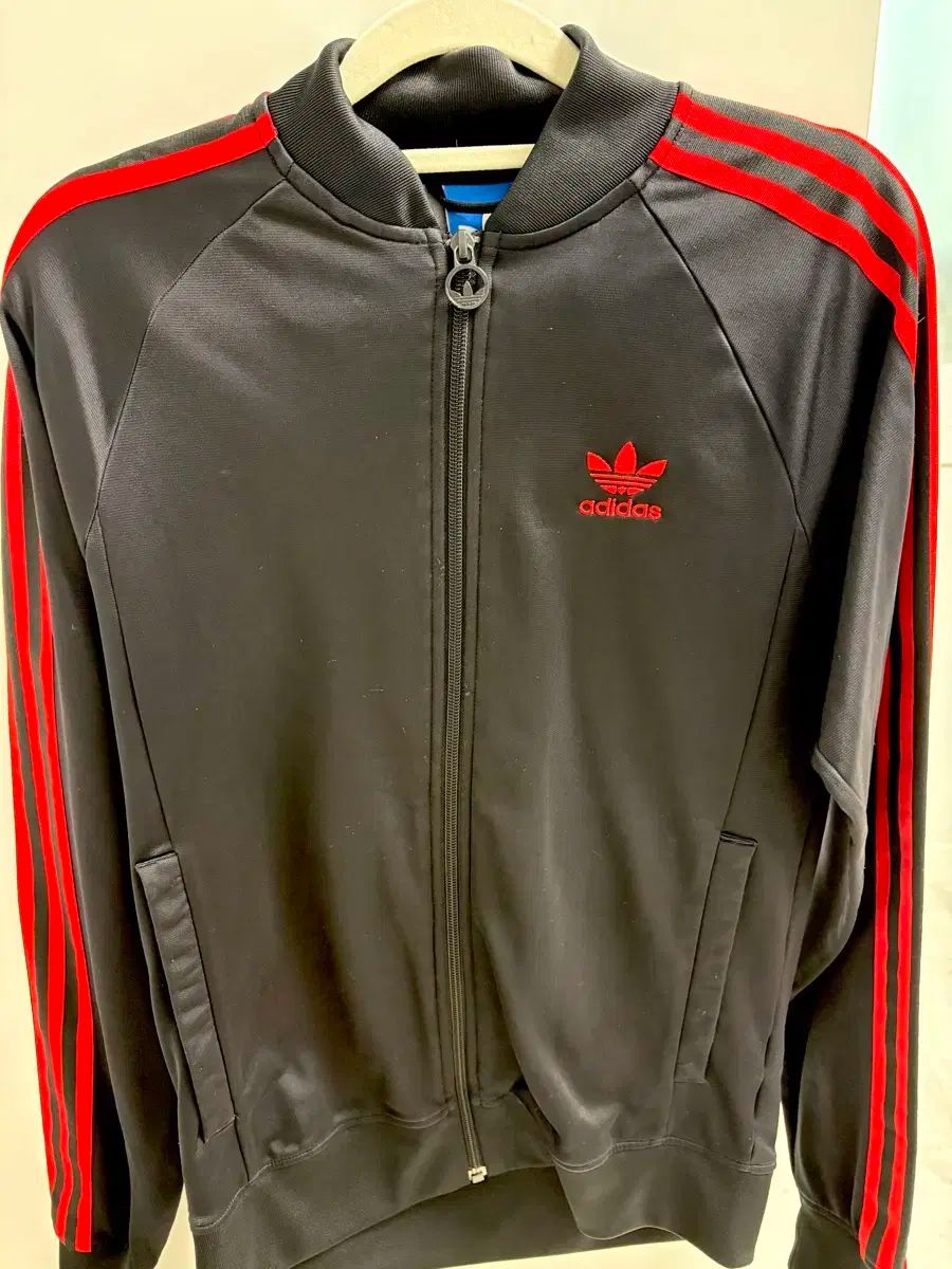 アディダス SUPERSTAR 검빨 ジャージ