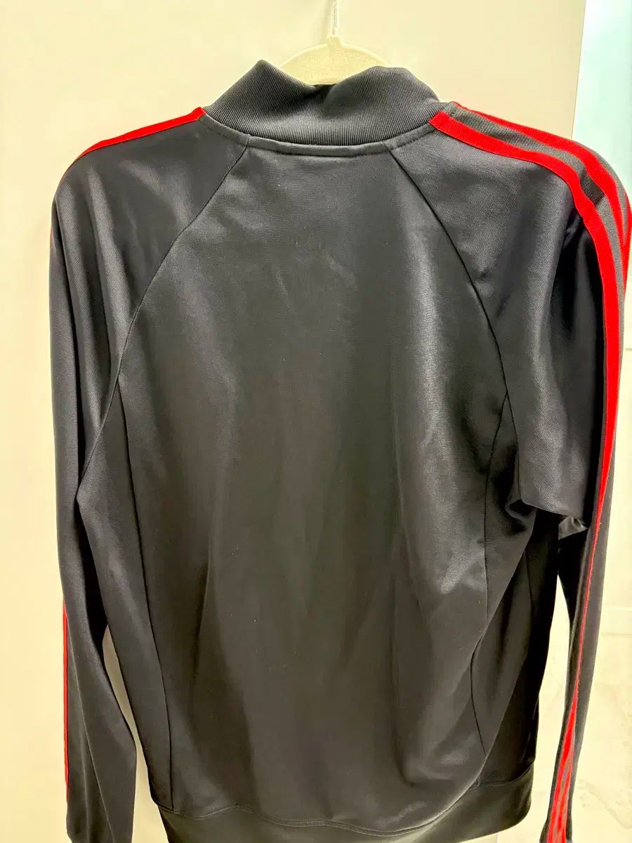 アディダス SUPERSTAR 검빨 ジャージ