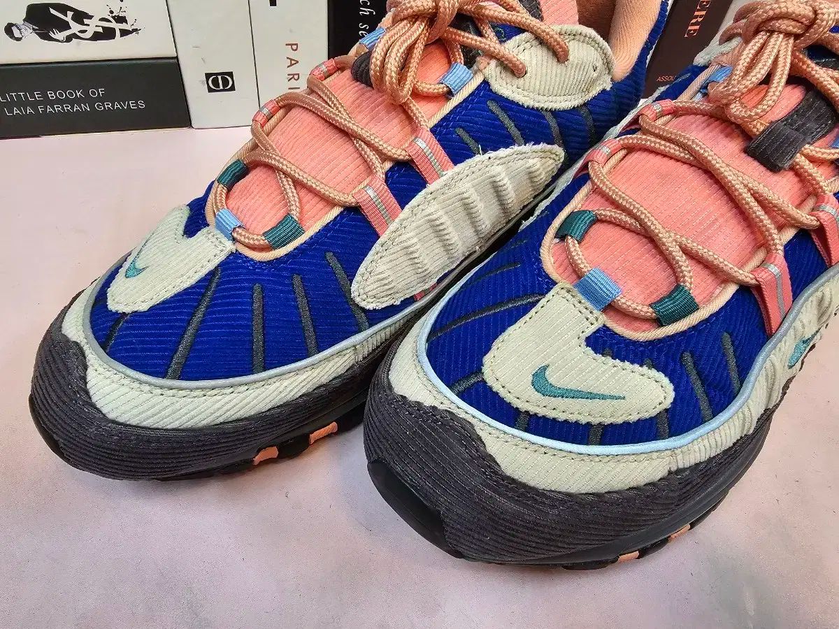 ランニングシューズ スニーカー