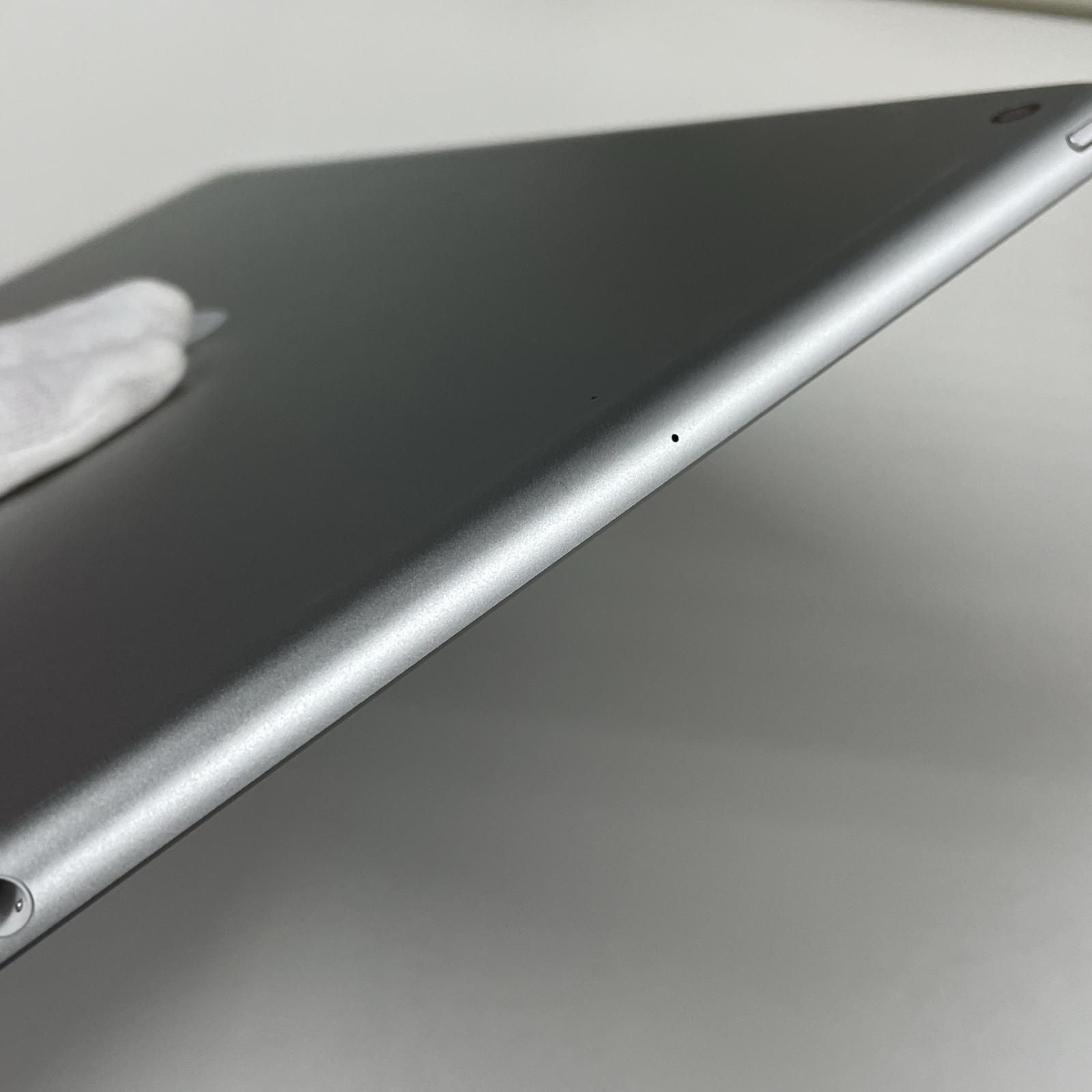  iPad 第8世代 WiFi 32 GB シルバー iPad本体 タブレット