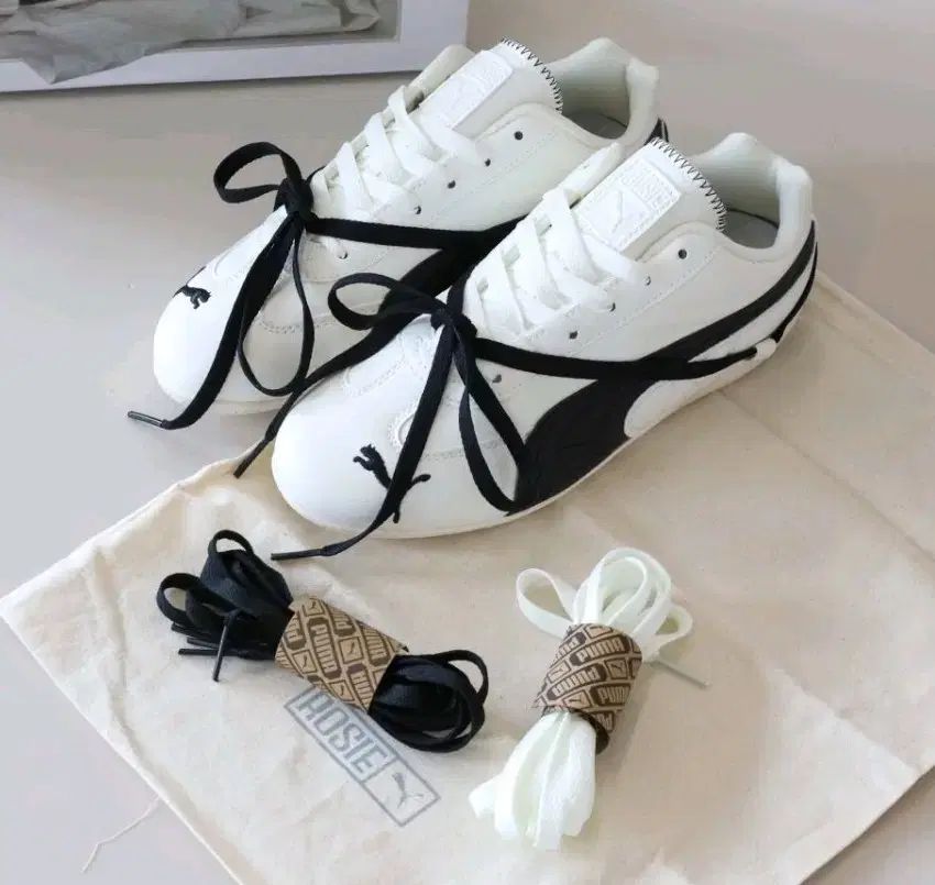 プーマ Rosie 白黒 スニーカー