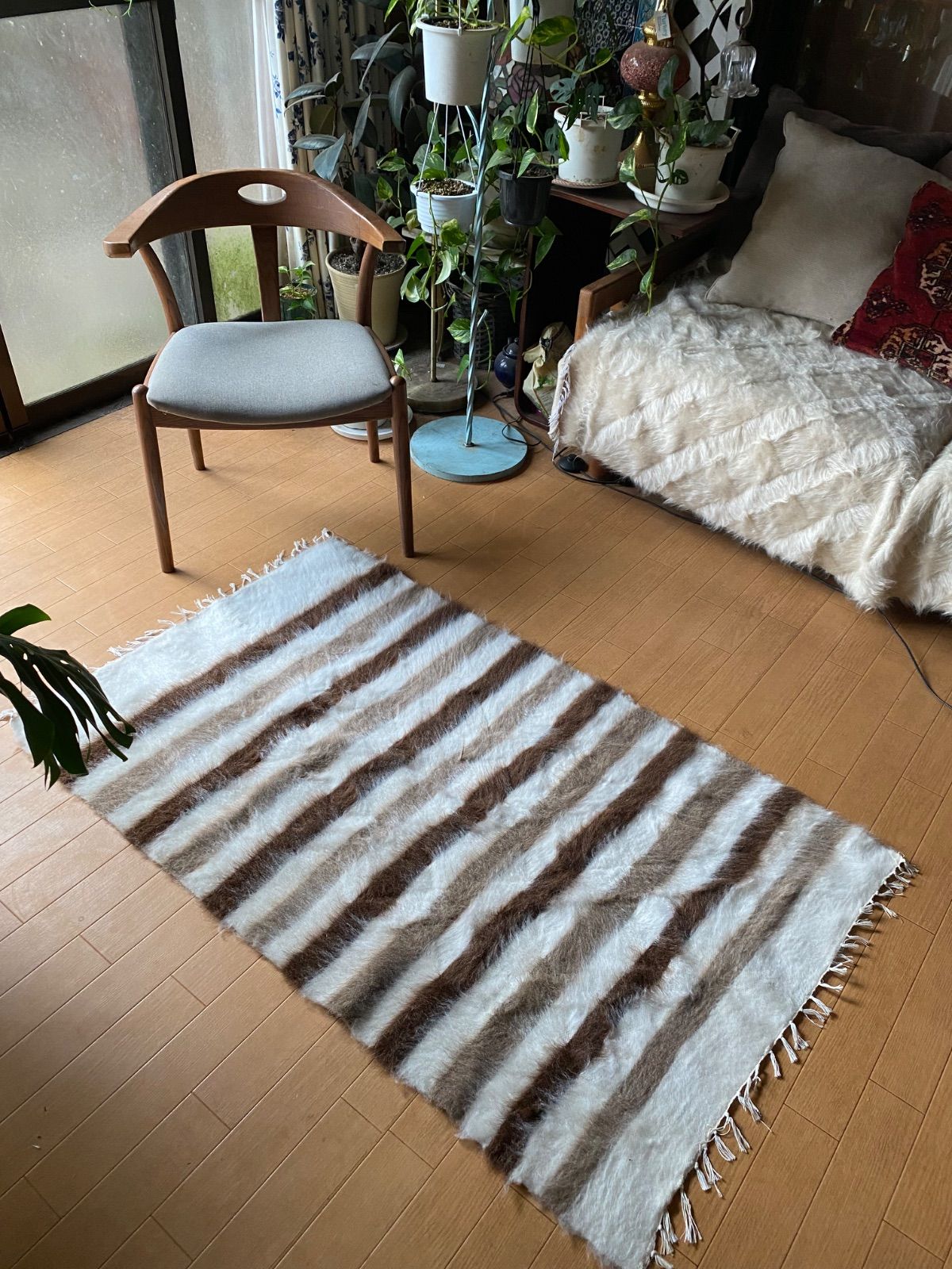 アンゴラヤギのモヘアで織られたシイルトバッタニイェ！ラグだけでは