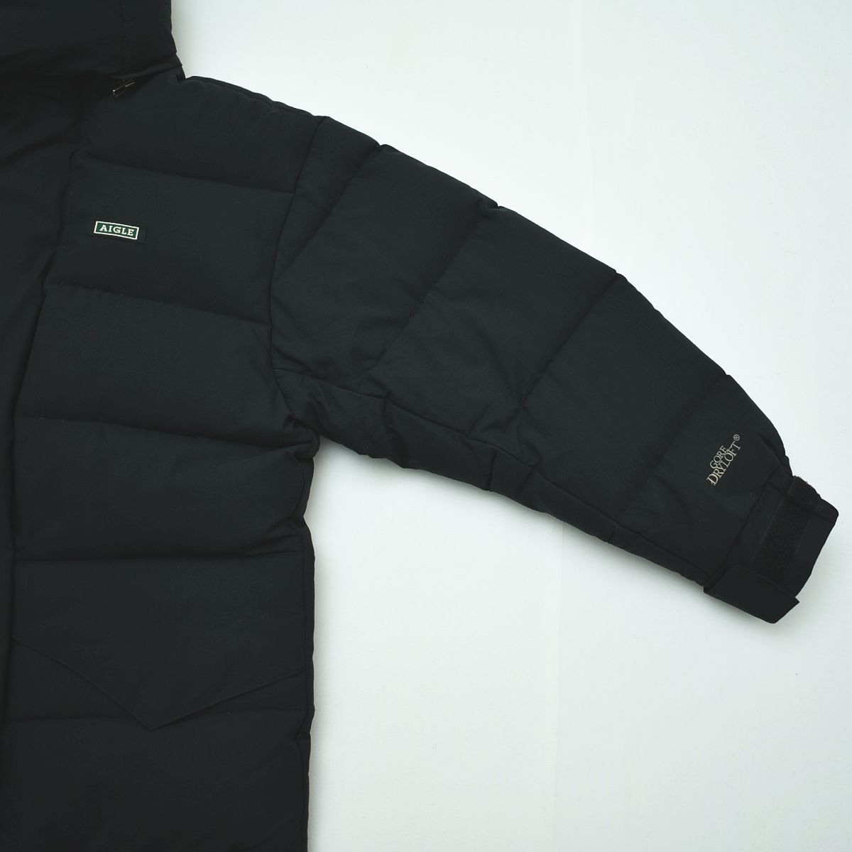ゴアドライロフト】 エーグル AIGLE フード付き ダウンジャケット 黒 