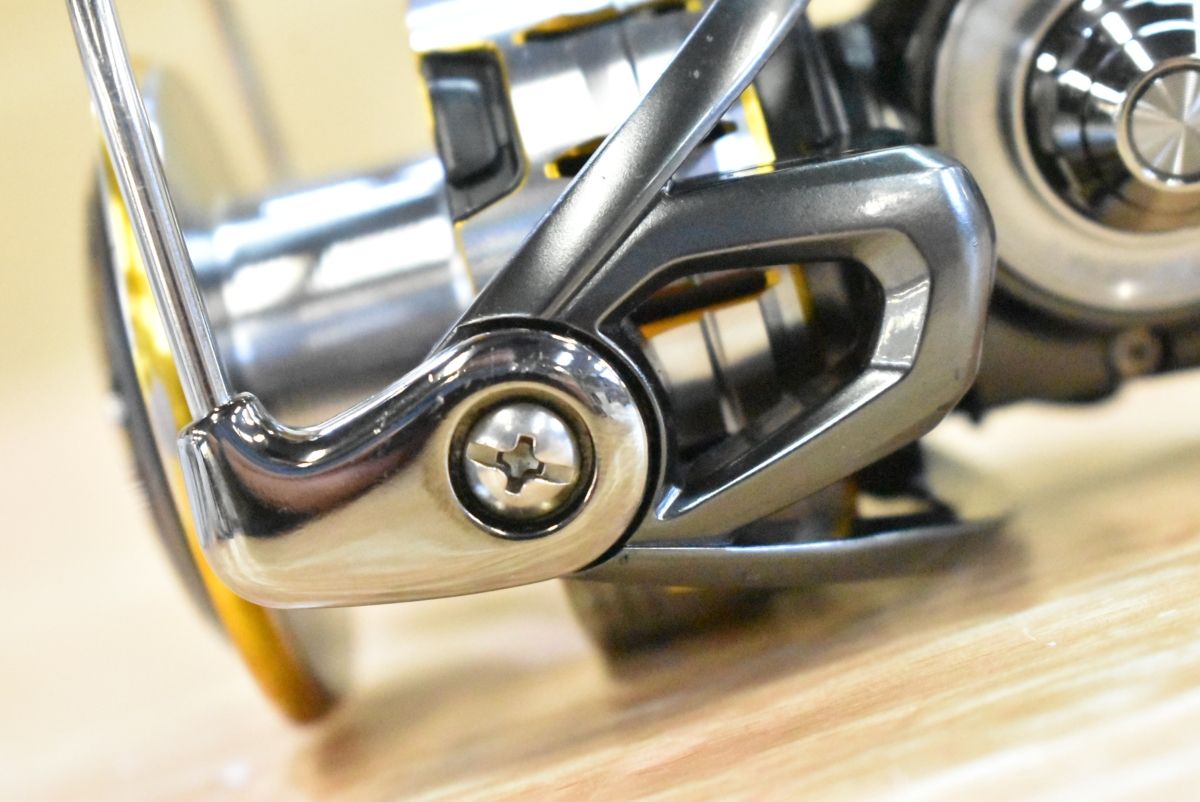 ダイワ 18 ブラスト LT 5000D-CXH スピニングリール DAIWA BLAST ヒラスズキ カツオ 釣り 等に