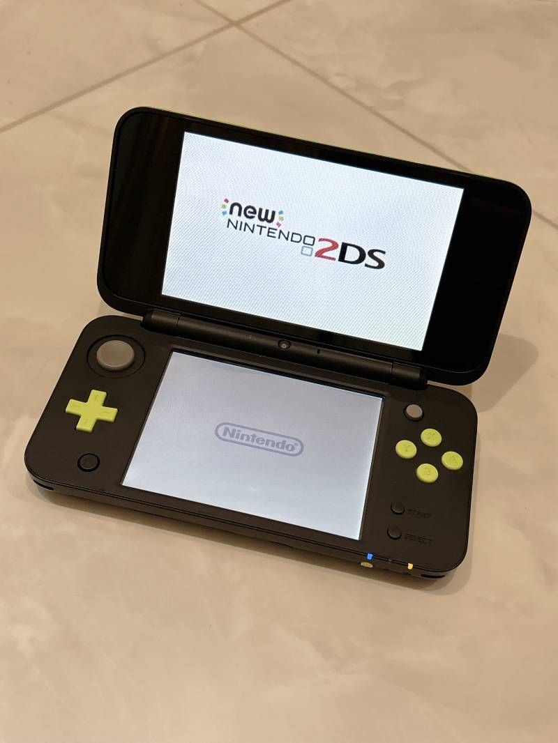 Nintendo 2 DS LL JAN 001 み ブラック ライム 本体 充電器