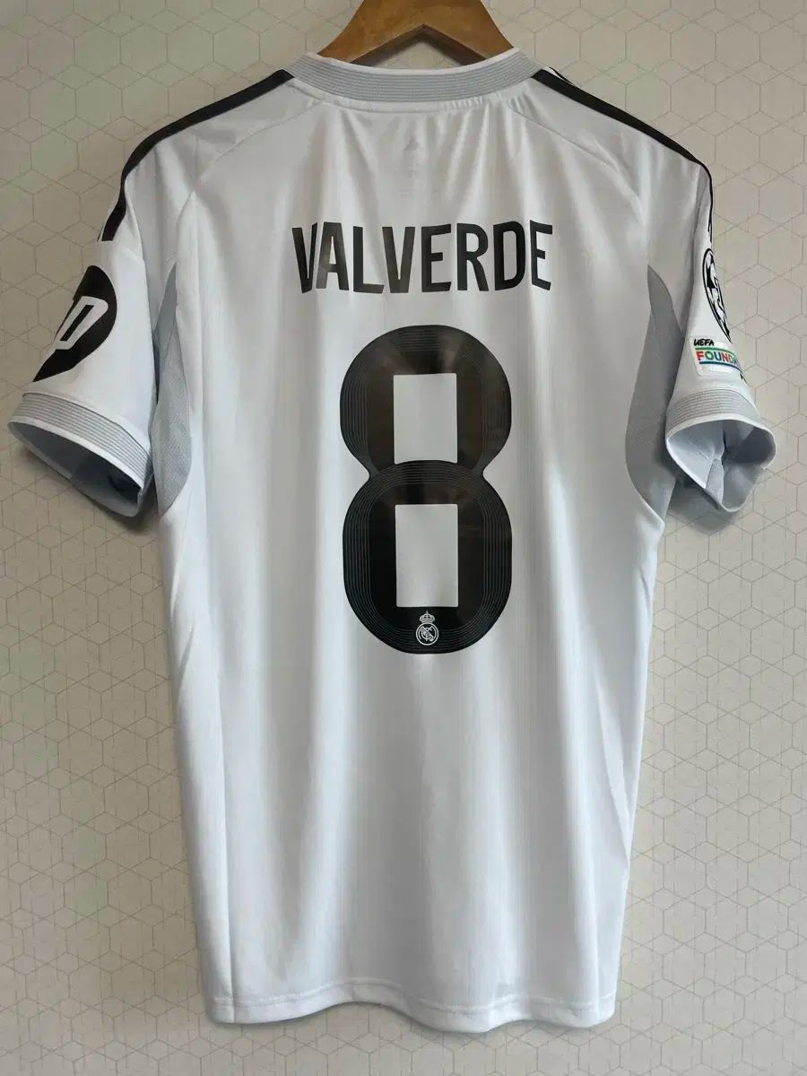 レアル・マドリード 25-26レプリカ　ユニフォーム　フェデリコバルベルデ adidas（アディダス） #8 フェデリコ・バルベルデ 24/25 レアル