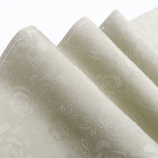 ❁tomihisa❁ 薔薇 銀通し 着物 正絹 薔薇を抱いて和を刻む貴女を包む色無地 世界 仕付け糸付 小紋 色無地 7135