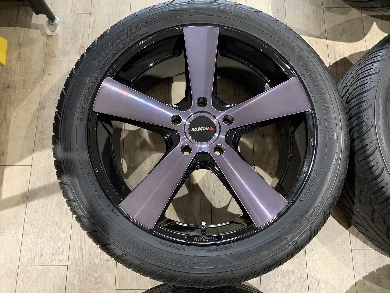 2510050 MKW MK 007 22インチ 9 J 45 PCD 150 5 H PARADA Spec X 305 40 R 22 8 6 mm ランドクルーザー ランクル レクサス LX 等