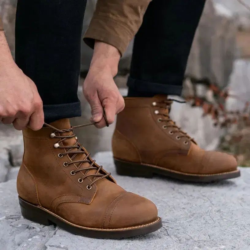 サースデー ブーツ