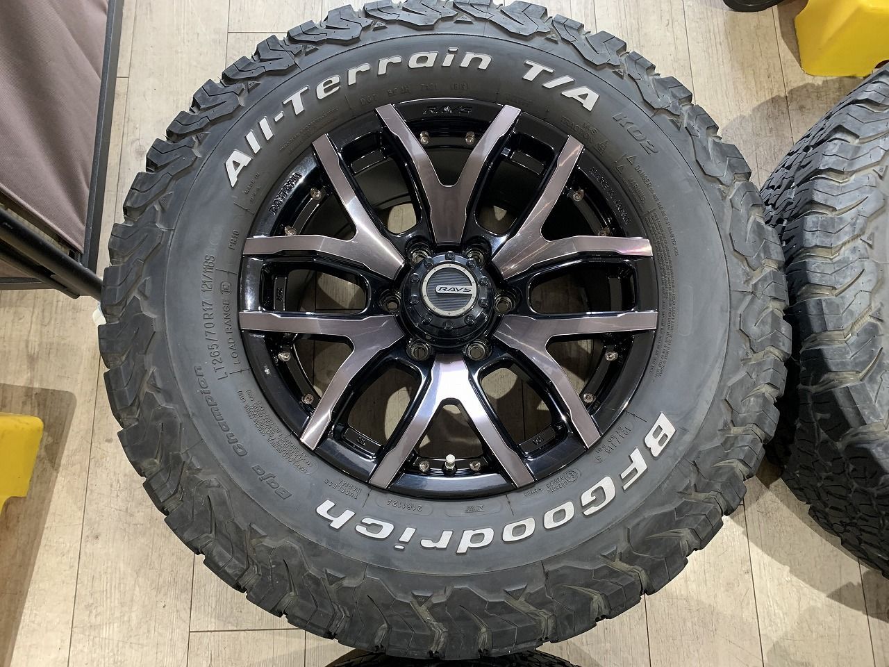 2510054 RAYS DAYTONA 17インチ 8 J 20 PCD 139 7 6 H BFGoodrich All Terrain T A K 02 265 70 R 17 2019年 ハイラックス サーフ ランドクルーザー プラド FJクルーザー 等