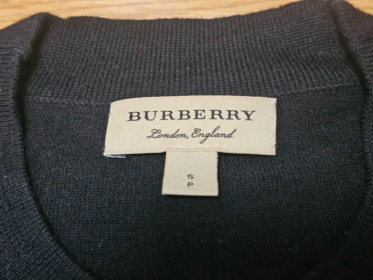 絶対お買い得。 BARBOUR ロゴ メリノウール ニットトップス 100％品質保証。