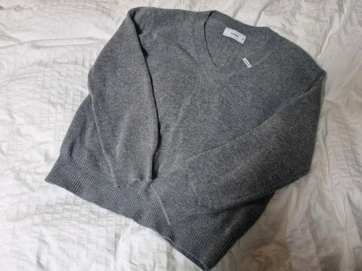 2 ホイリーガー Vネック ニット グレー
