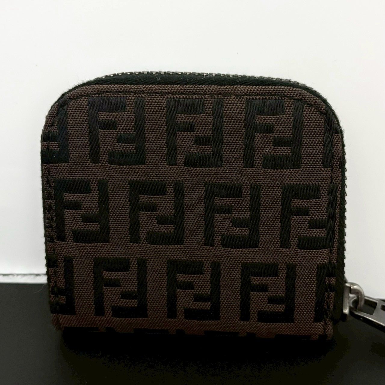 フェンディ FENDI コインケース 小銭入れ ズッキーノ ズッカ柄 ラウンドファスナー ラウンドジップ コンパクトウォレット ブラウン 茶色