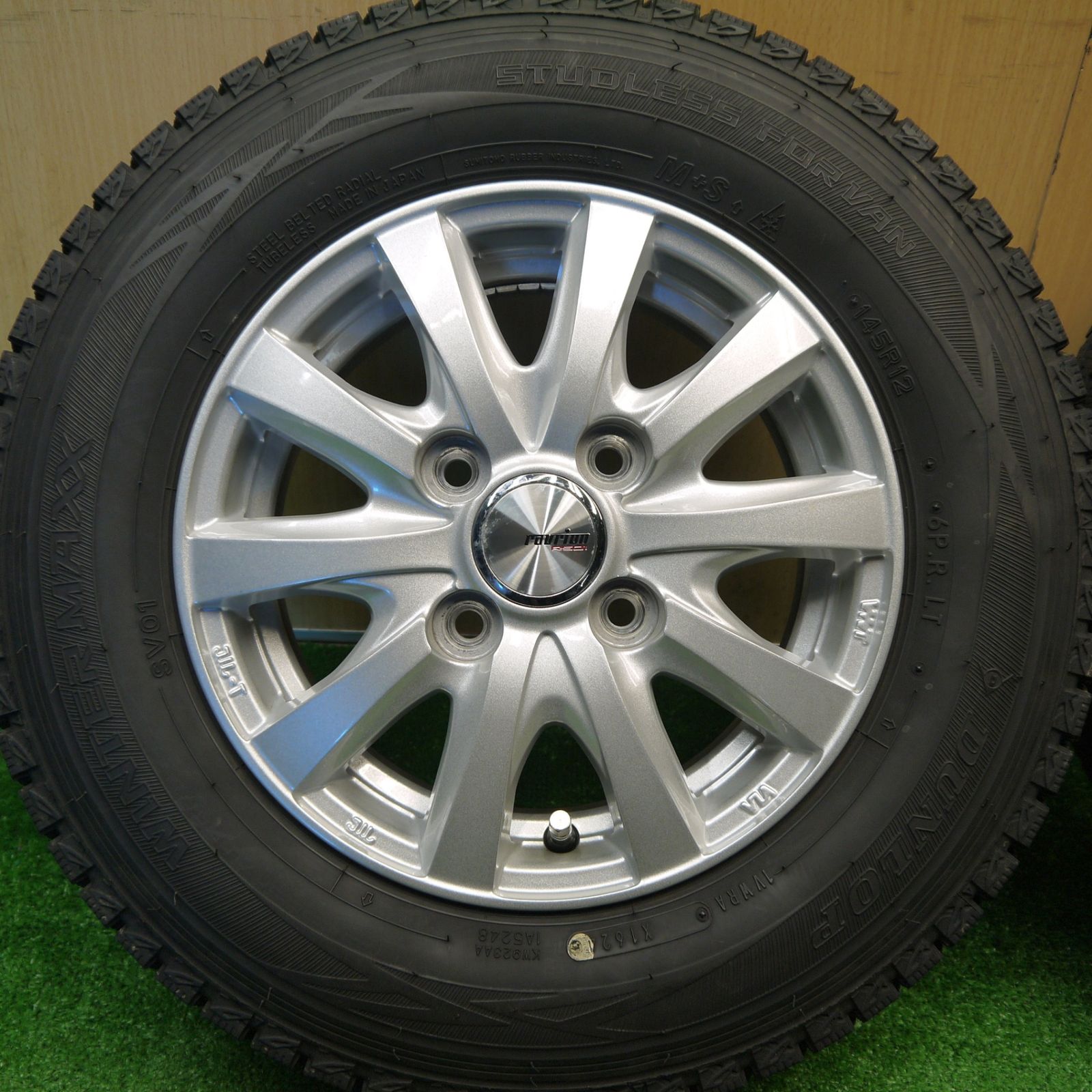 バリ溝 24年 キレイ 9 5分以上 スタッドレス 145 R 12 6 PR ダンロップ ウインターマックス SV 01 ravrion RS ラブリオン 12インチ PCD 100 4 H ス