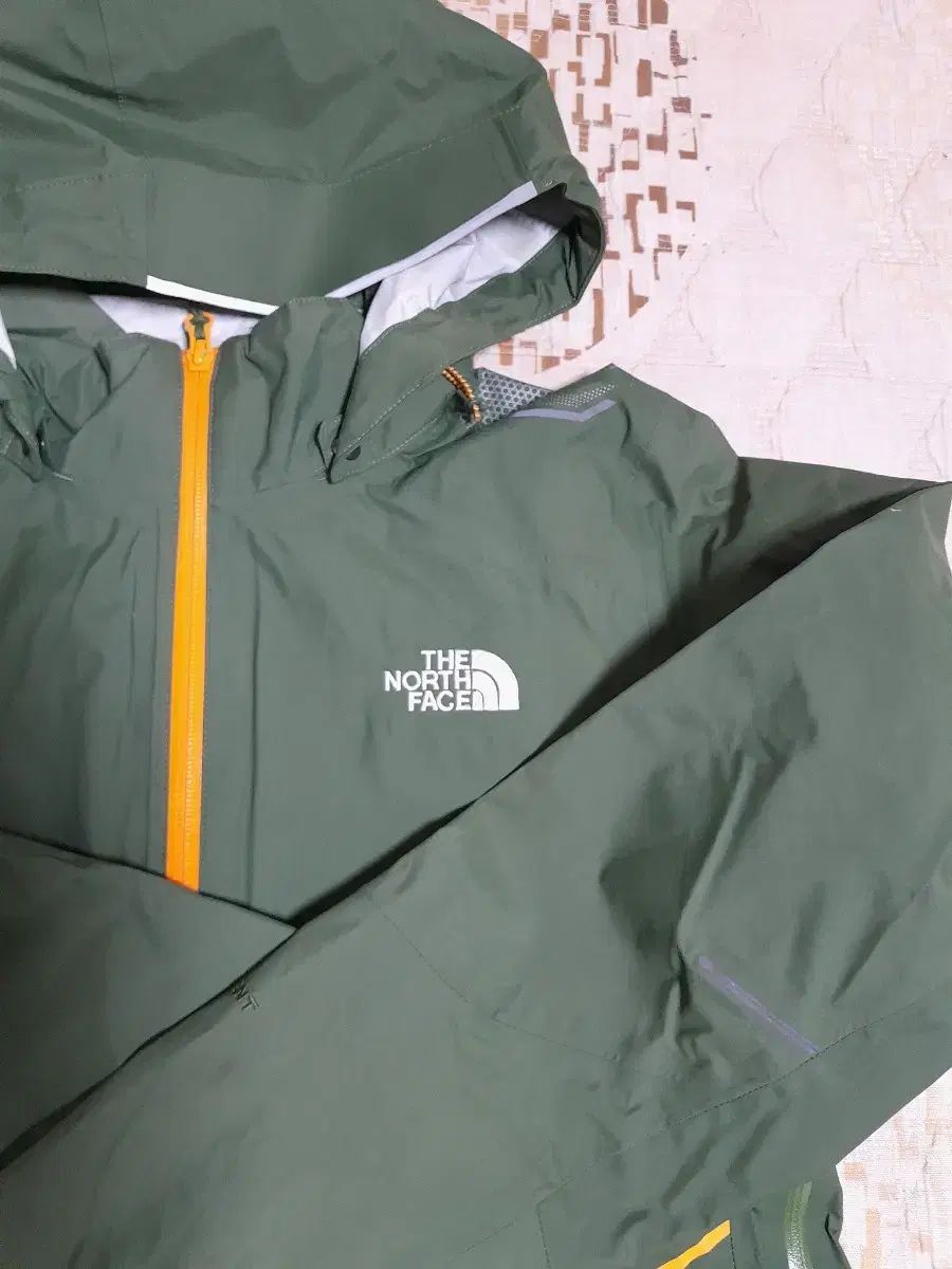 THE NORTH FACE ザノースフェイス ウィンドブレーカー ジャケット グリーン