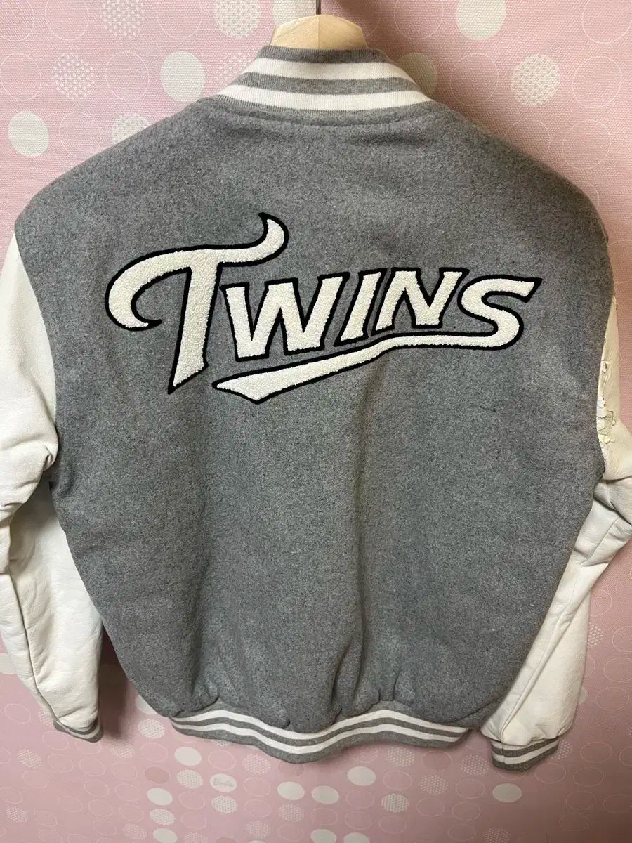 LGツインズ ハローキティ コラボ スタジャン