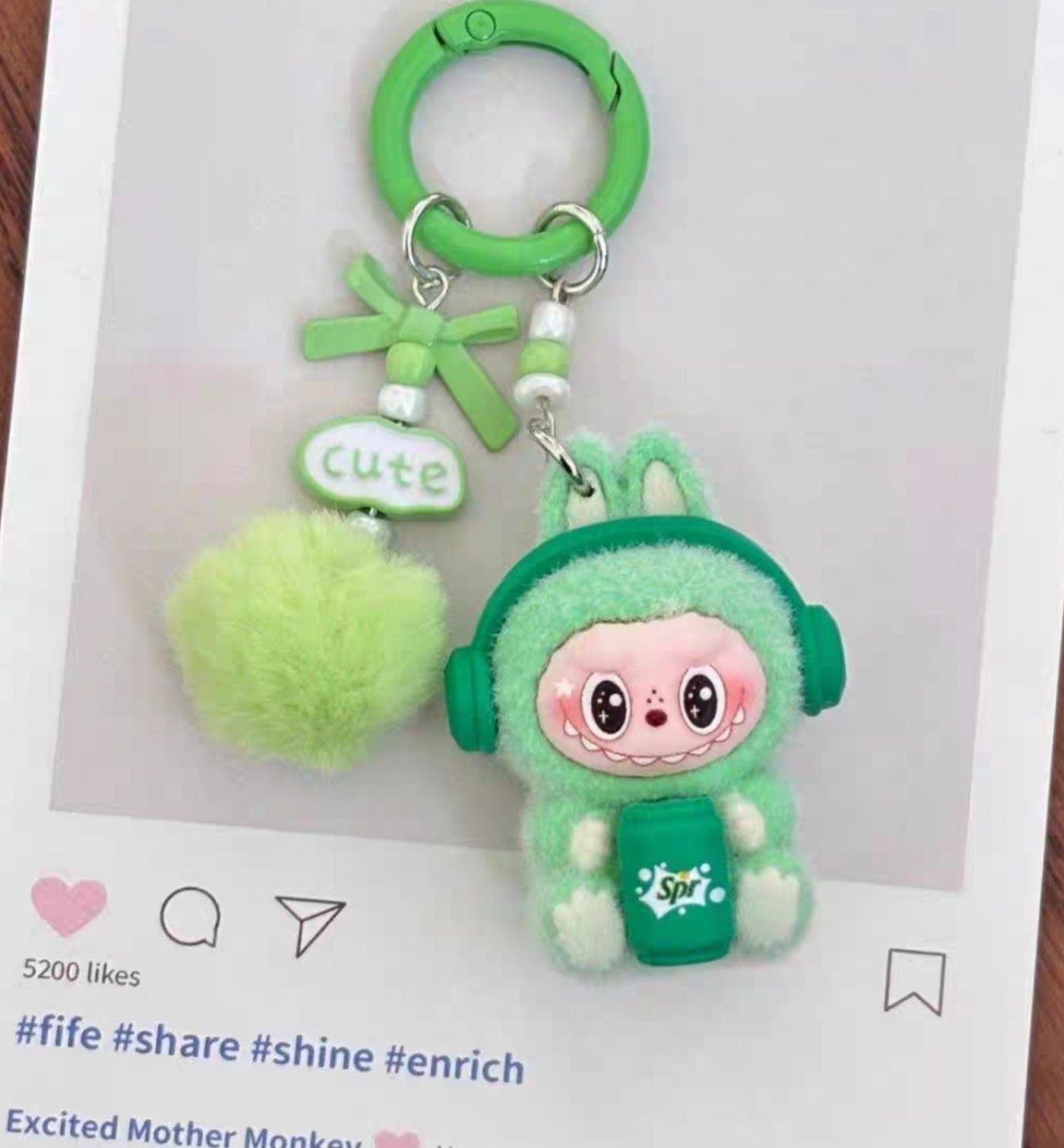 LABUBU ラブブ ぬいぐるみキーホルダー モコモコポンポン付き