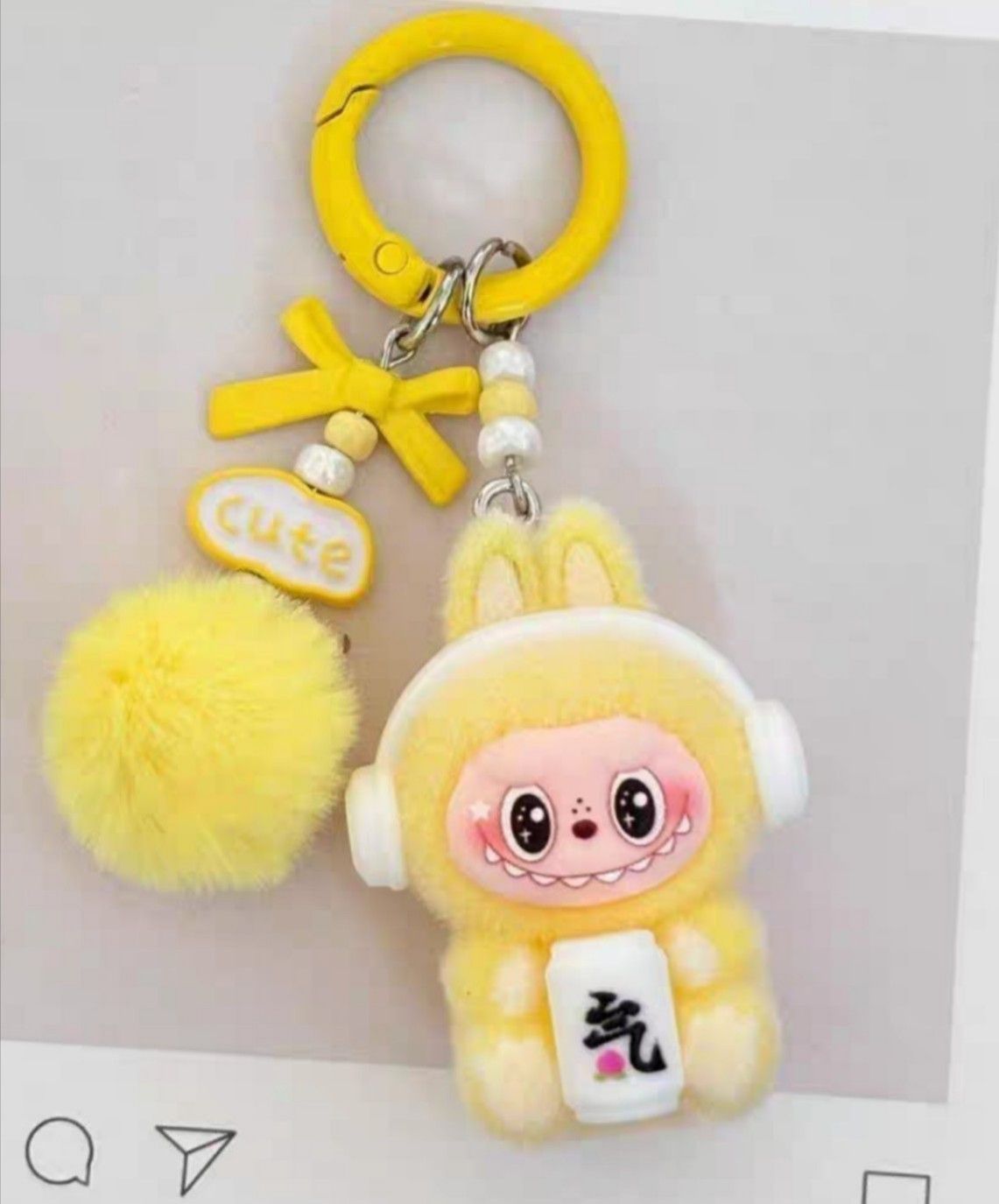 LABUBU ラブブ ぬいぐるみキーホルダー モコモコポンポン付き - メルカリ