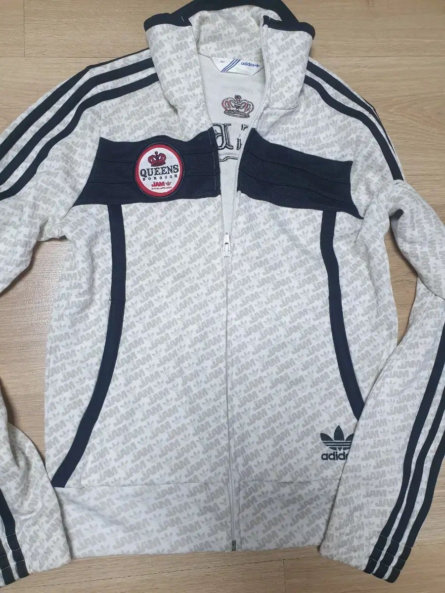 アディダス ジャム QUEEN S ROBOT トラックジャージ