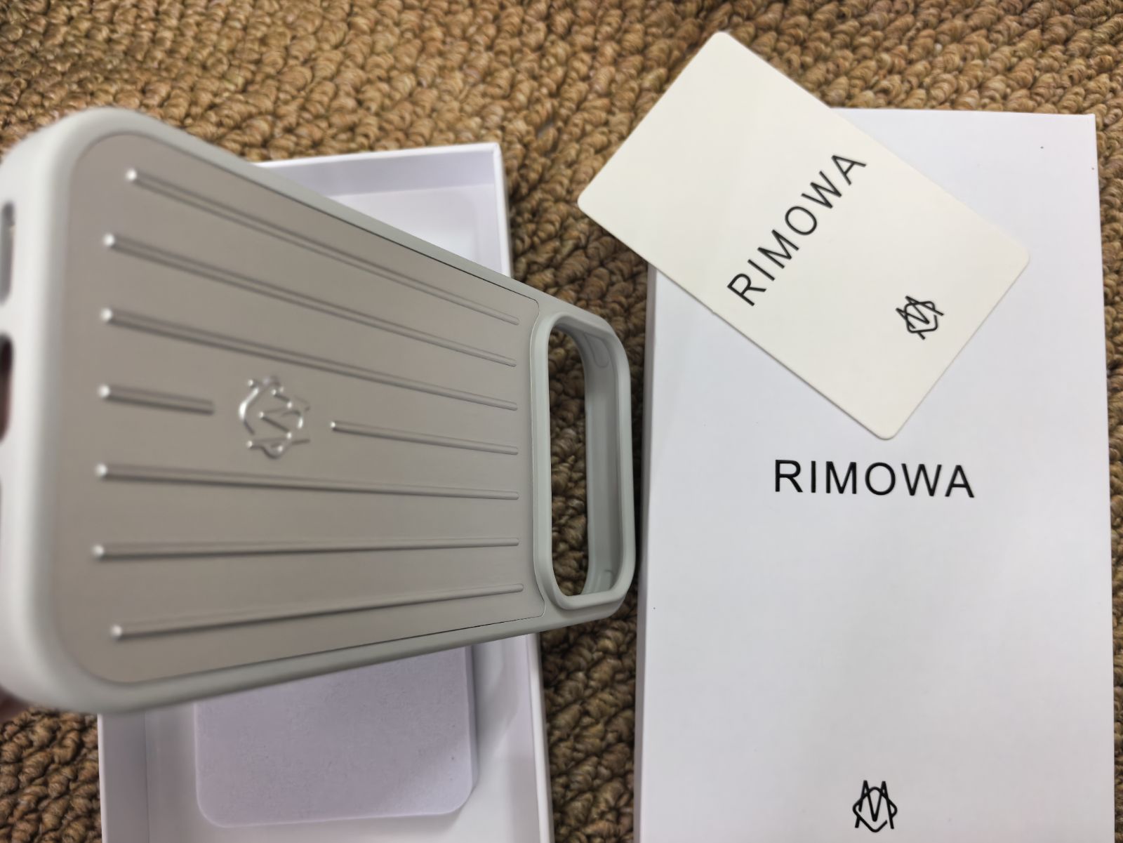 新品、未使用 RIMOWA オレンジ ストライプ iPhone17proケース 2025年