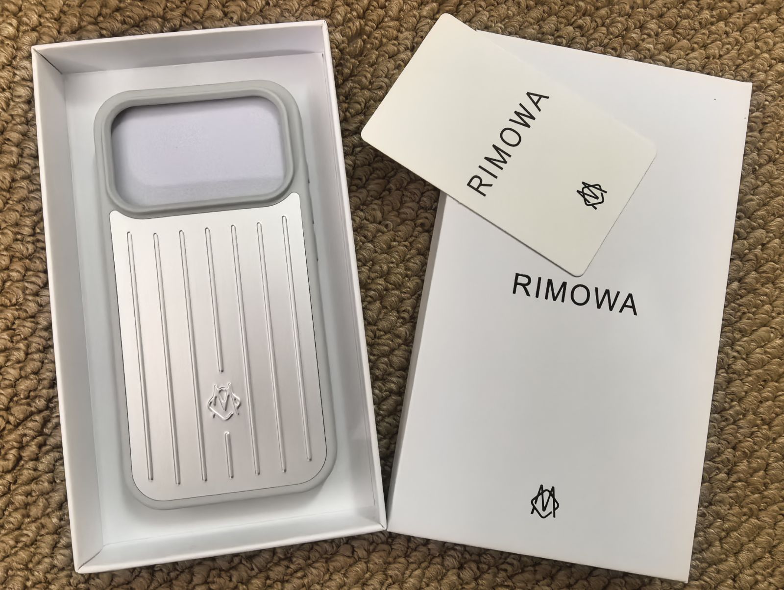 RIMOWA リモワ シルバー iPhone17proMax ケース