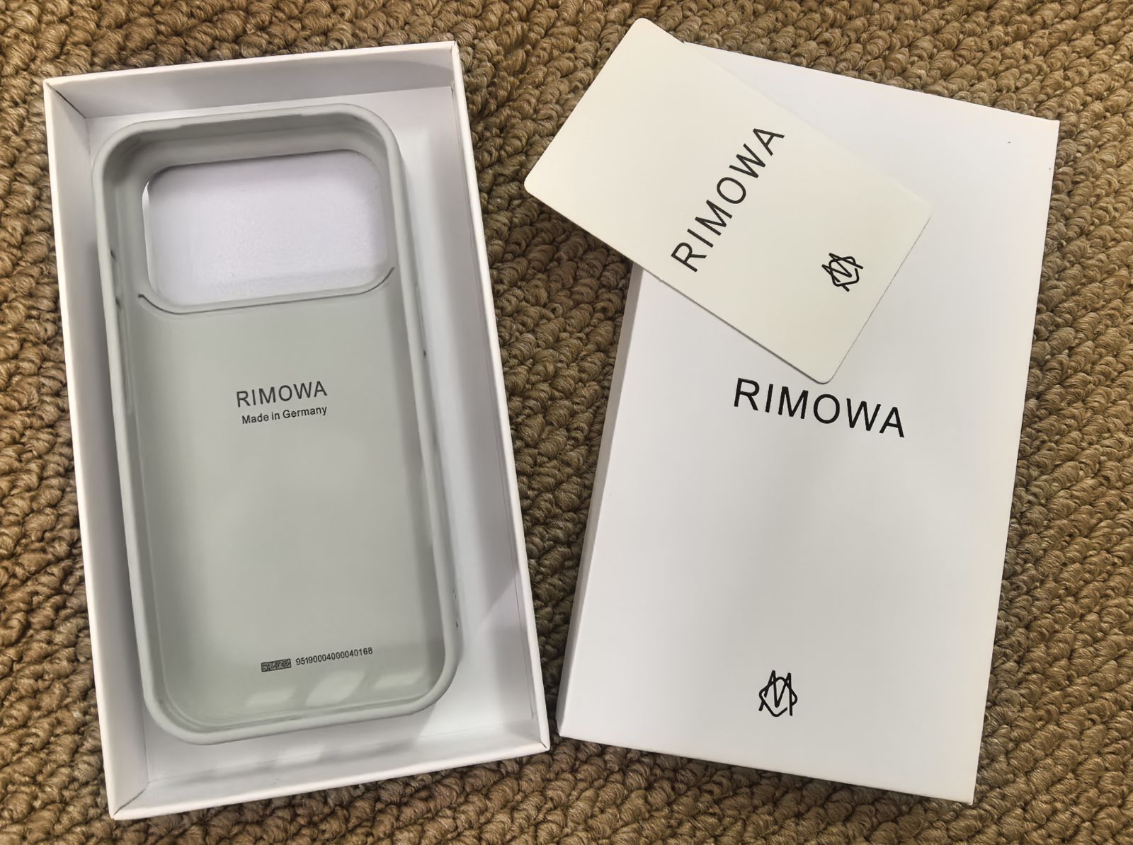 新品、未使用 RIMOWA リモワ シルバー iPhone17pro ケース - メルカリ