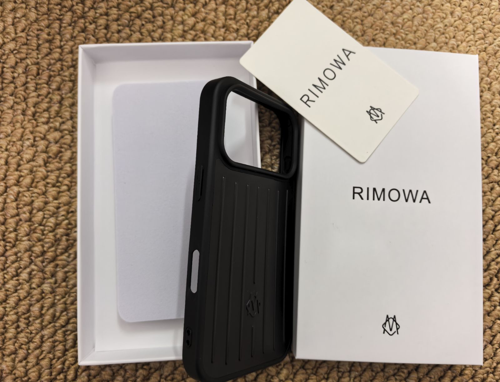 新品、未使用 RIMOWA リモワ ブラック iPhone17 proMaxケース