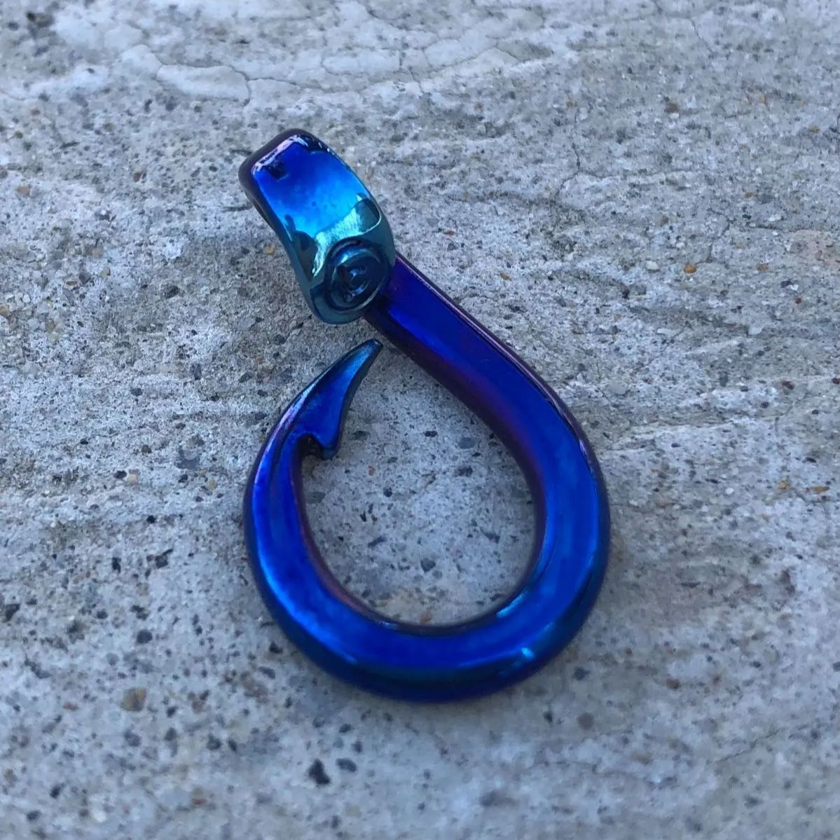 titanium pendants top fisherman blue 純チタン製釣り針ペンダントトップ グラスホルダー
