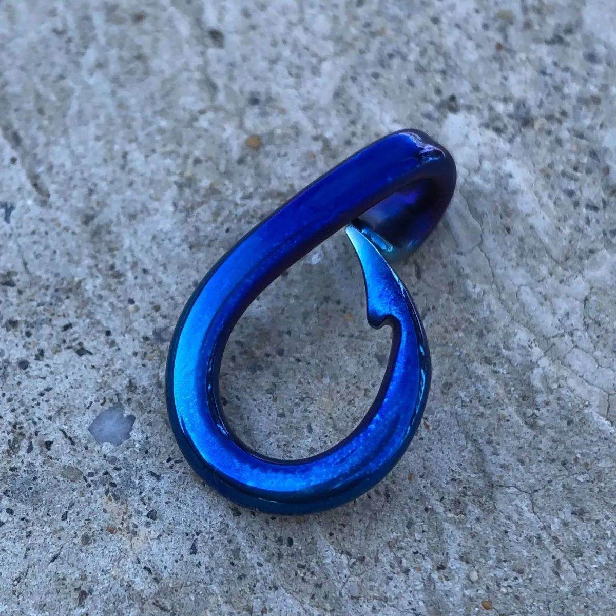 titanium pendants top fisherman blue 純チタン製釣り針ペンダントトップ グラスホルダー