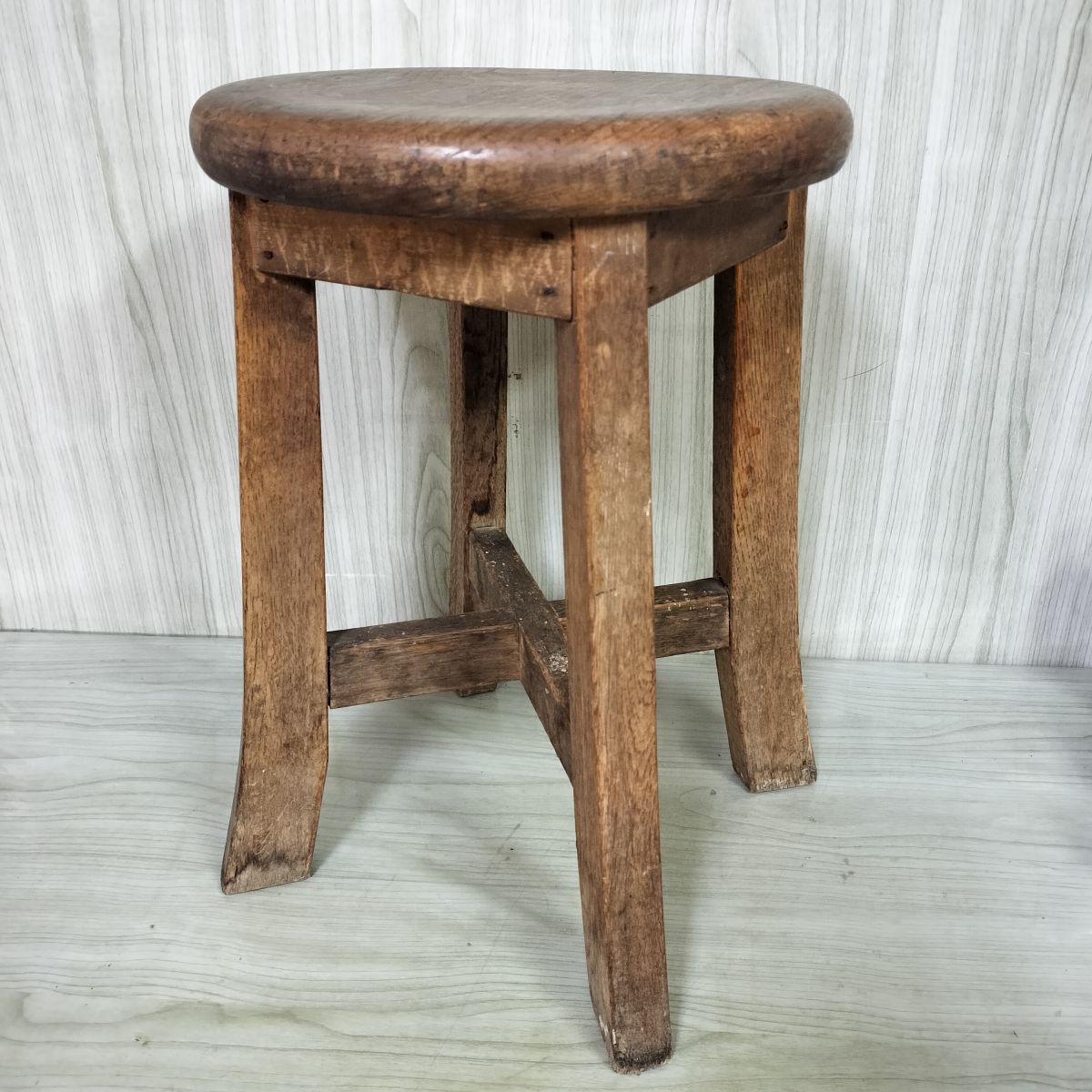 木製スツール　昭和レトロ　丸椅子　レトロな椅子　ヴィンテージ 木製 丸椅子 スツール アンティーク レトロ 27x27x40 座面径27 240002
