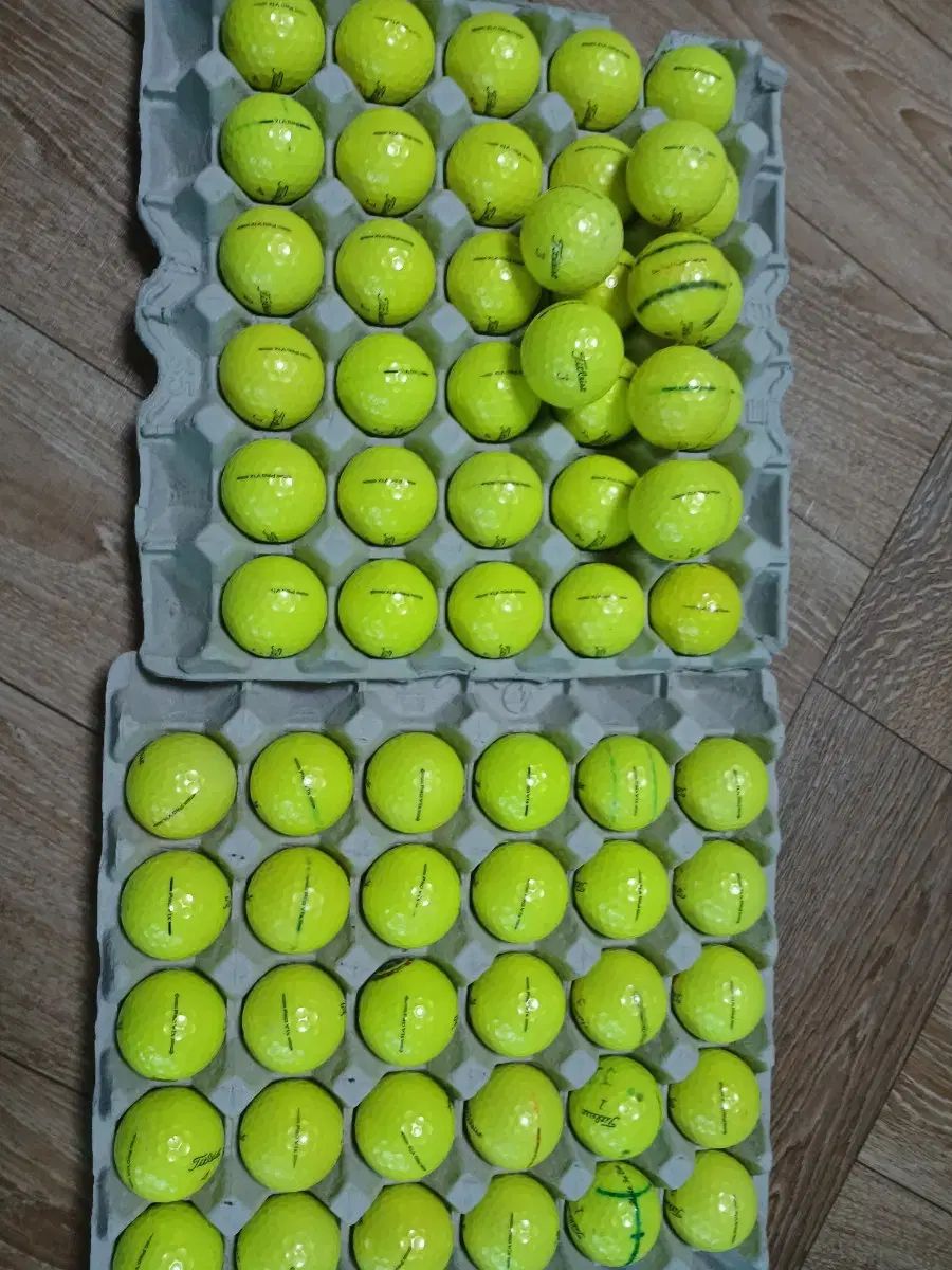 タイトリストv1x 4ps 蛍光 COLOR ロストボール66R 145200 ONE