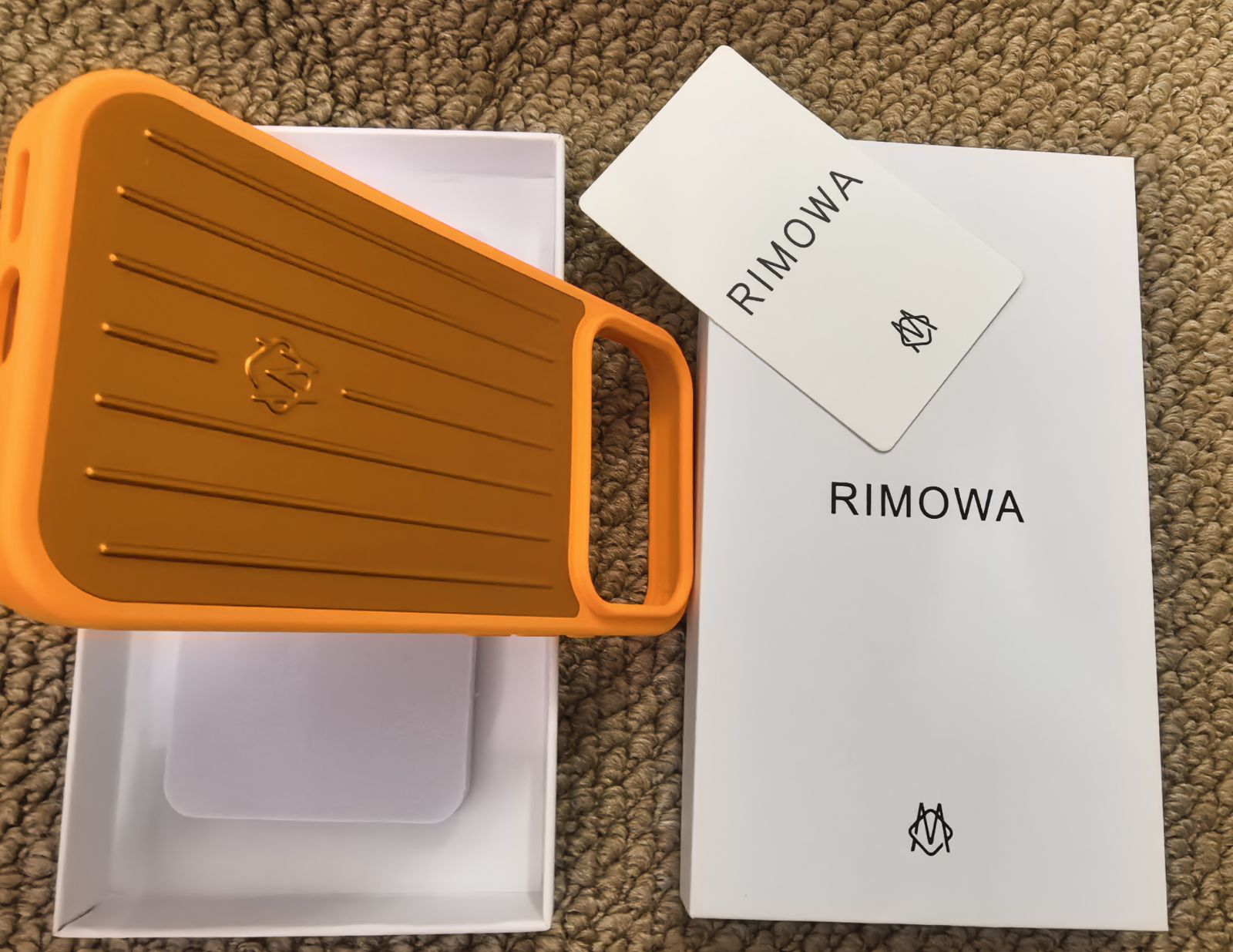 新品未使用RIMOWA オレンジ ストライプ iPhone17proMaxケース 新品 未使用 RIMOWA リモワ iPhone17pro ケース オレンジ RIMOWA