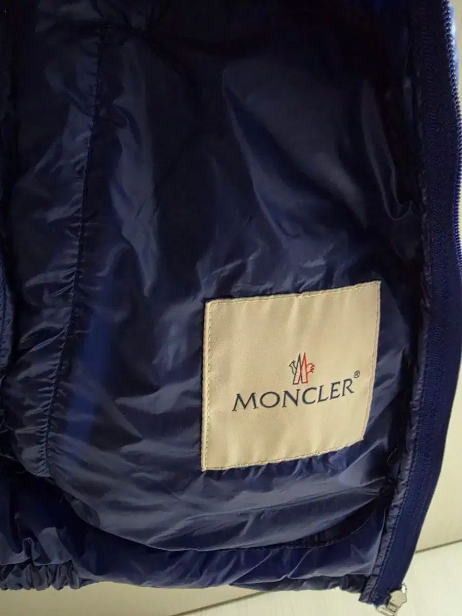 モンクレール 軽量ダウン