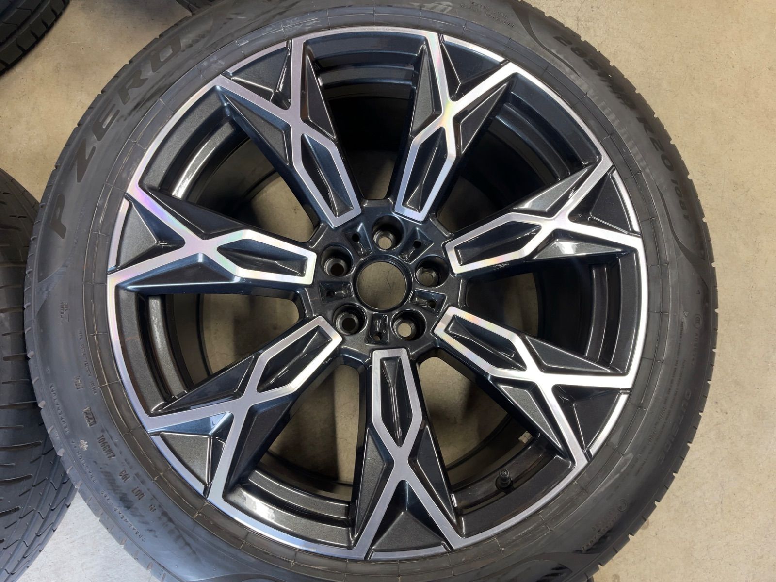 BMW G 70 7シリーズ ピレリ付 20インチ 4本セット