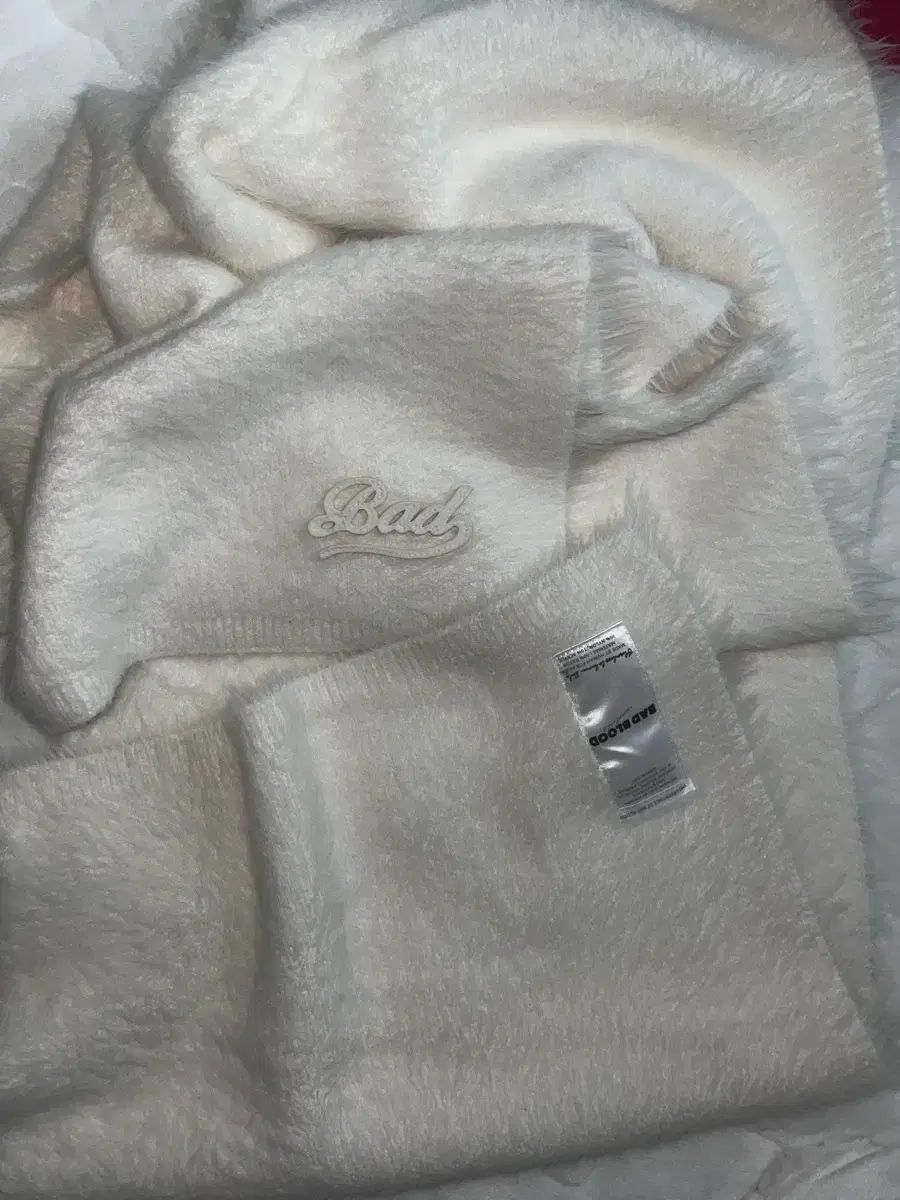 バッドブラッド モヘア マフラー ク림