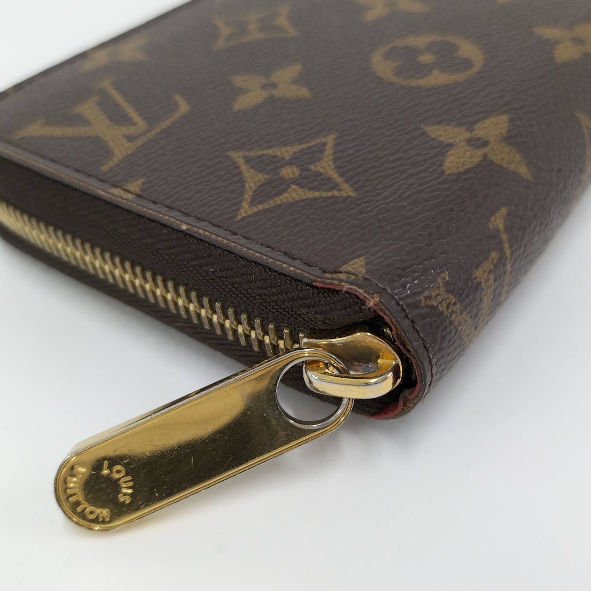 VUITTON ジッピーウォレット