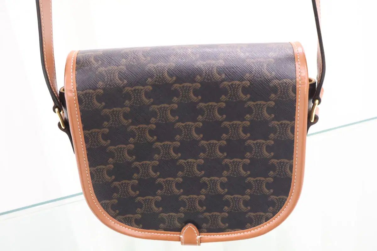 セリーヌ トリオンフ ポールコ ミディアム クロスバック 191502BZJ 04LU デパート