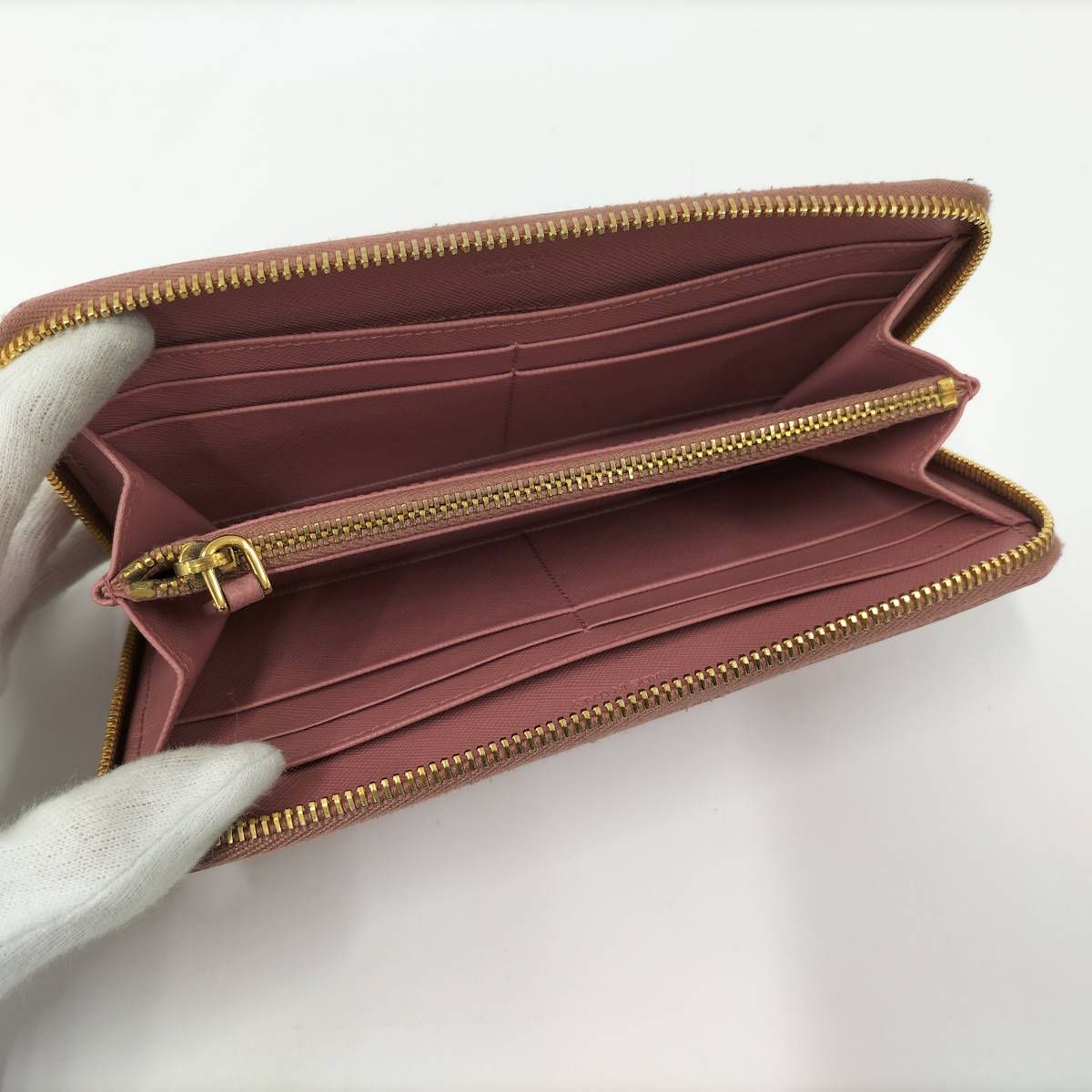 PRADA ラウンドファスナー長財布 サフィアーノレザー ピンク KP 5028